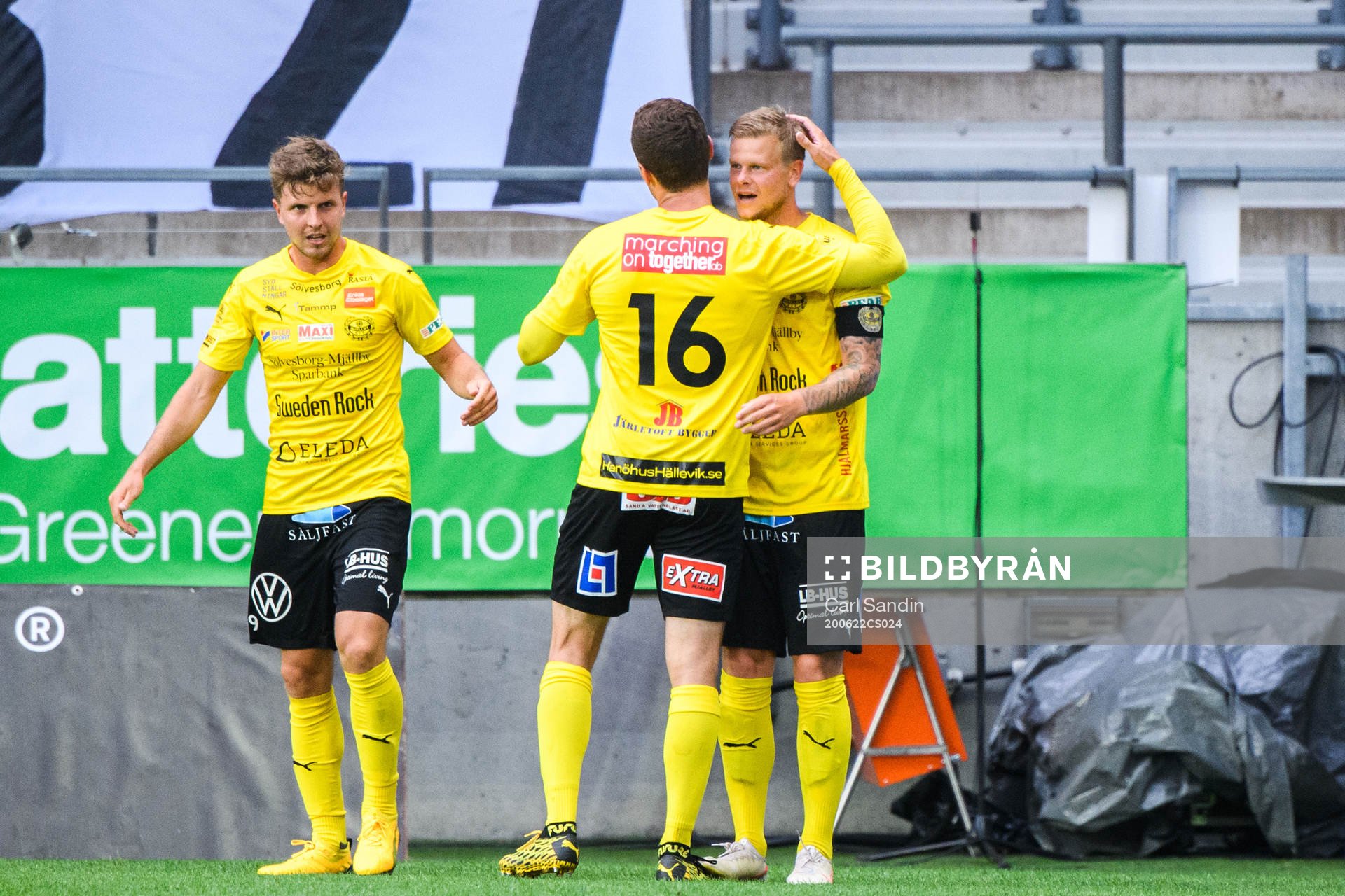 Mjällbys spelare jublar efter 1-2 under fotbollsmatchen i Allsvenskan mellan IFK Göteborg och Mjällby den 22 juni 2020 i Göteborg.
