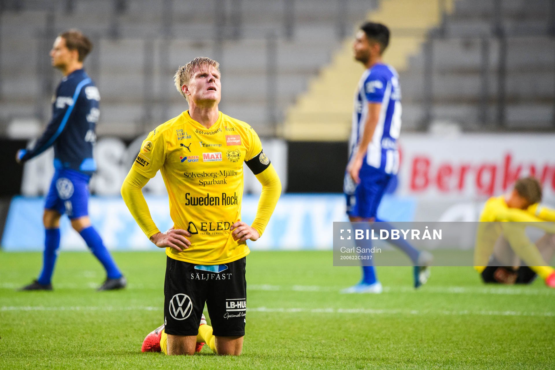 Mjällbys Eric Björkander deppar