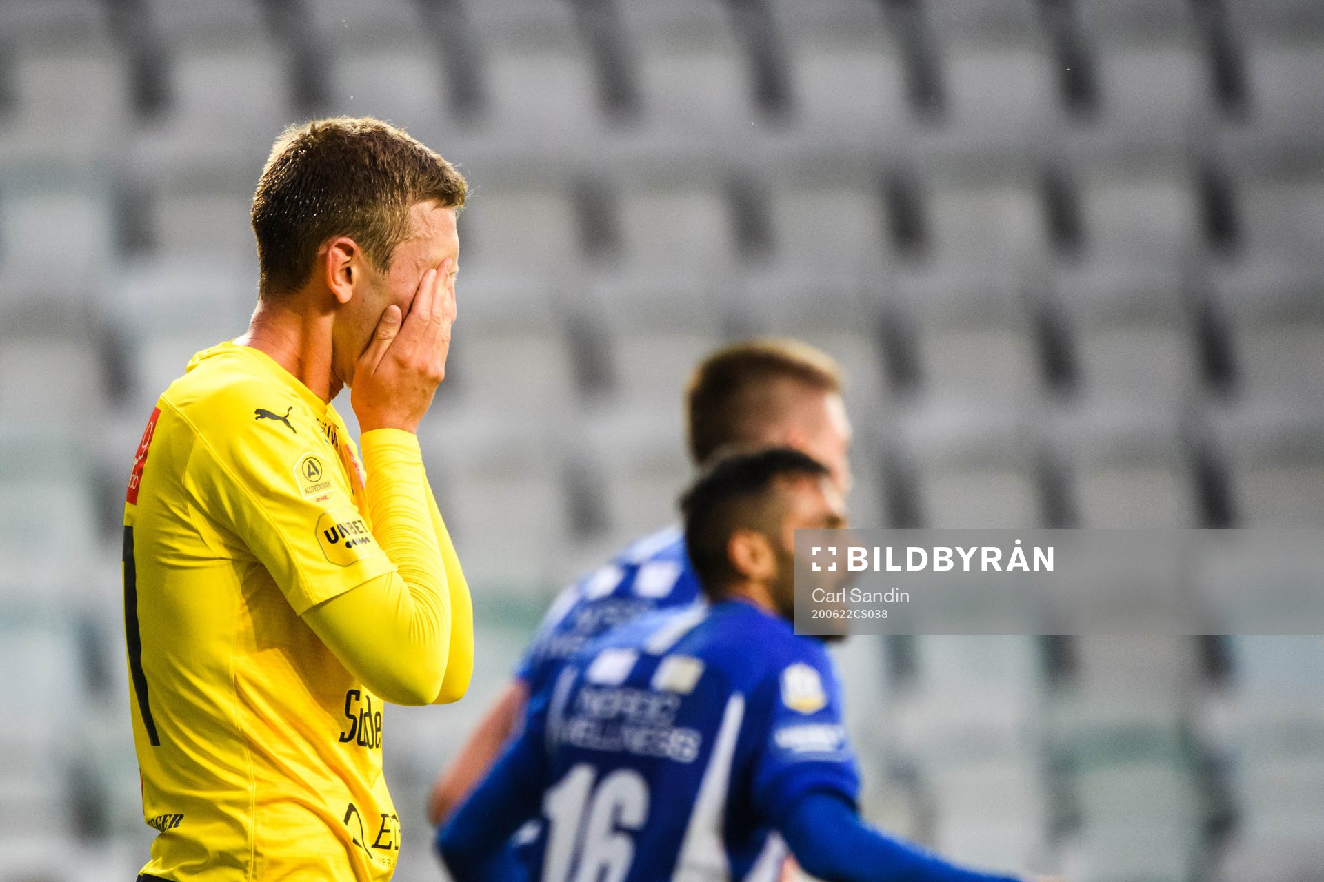 Mjällbys Eric Björkander deppar