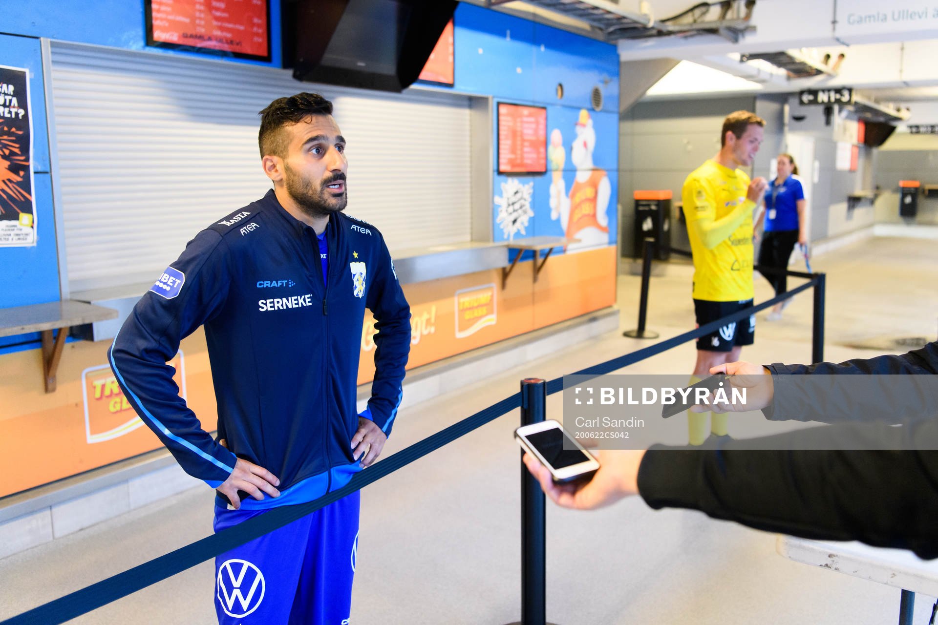 IFK Göteborgs Sargon Abraham blir intervjuad