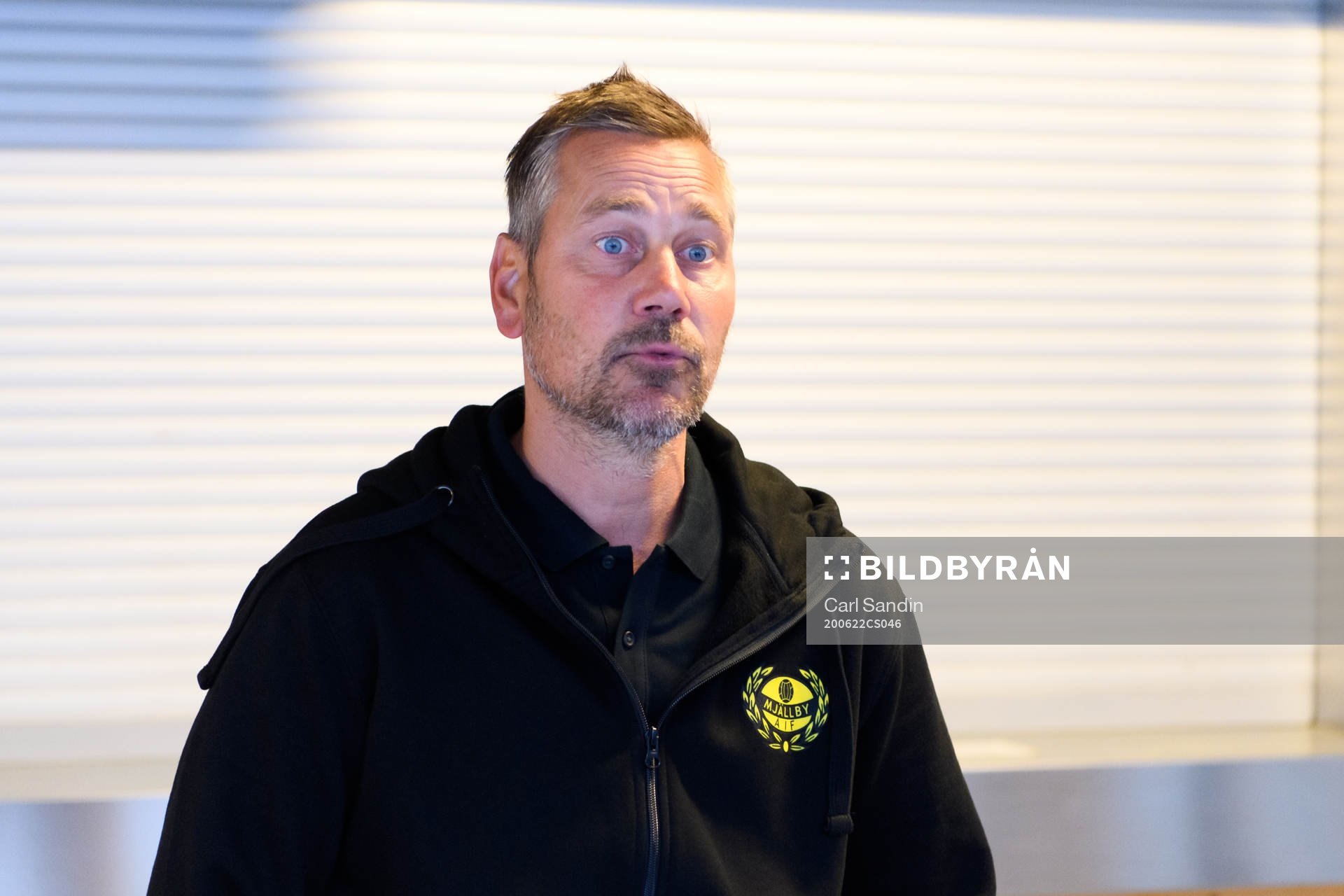 Mjällbys tränare Marcus Lantz blir intervjuad