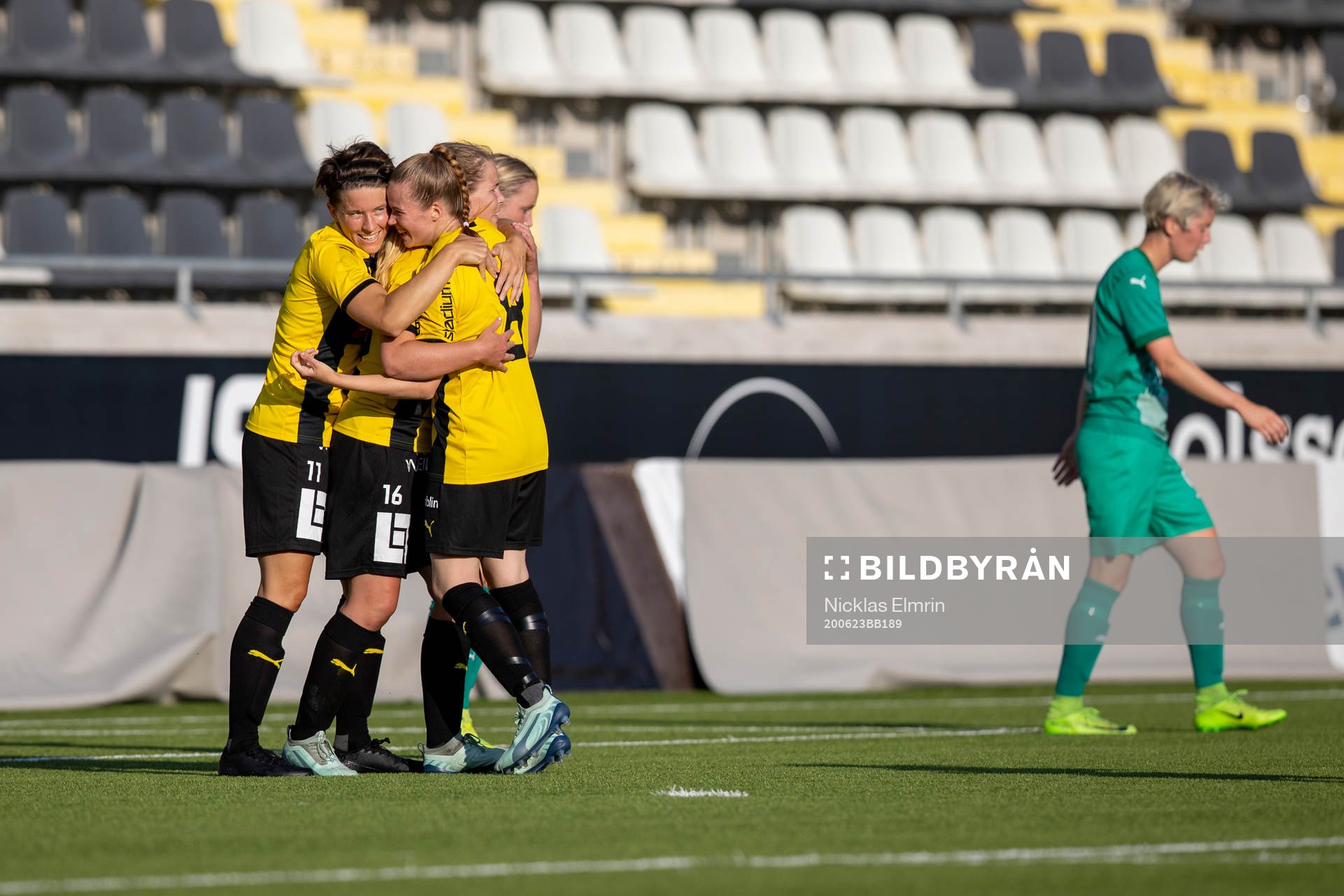Häckens spelare jublar