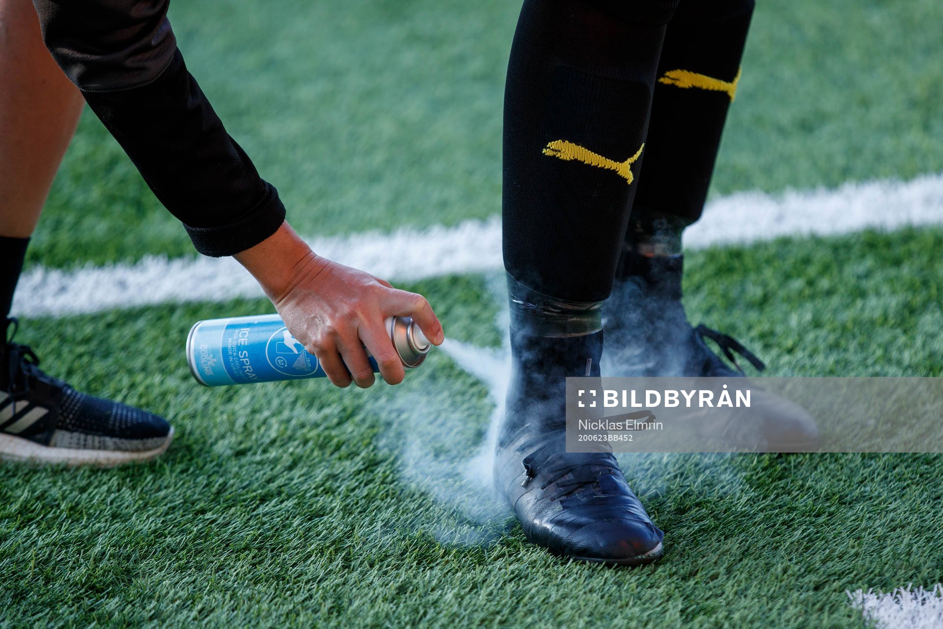 kylspray på skada under fotbollsmatchen i Division 2 nordvästra Götaland mellan Häcken och Ljungskile den 23 juni 2020 i Göteborg.