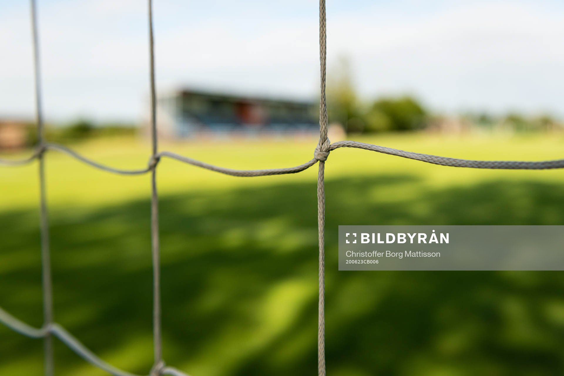 Nätmaskor i ena fotbollsmålet på Vejby IP