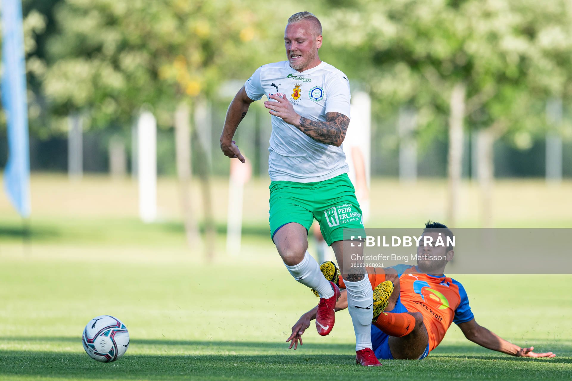 Klippans Tobias Zentio tacklas av Vejbys Stanley Batres