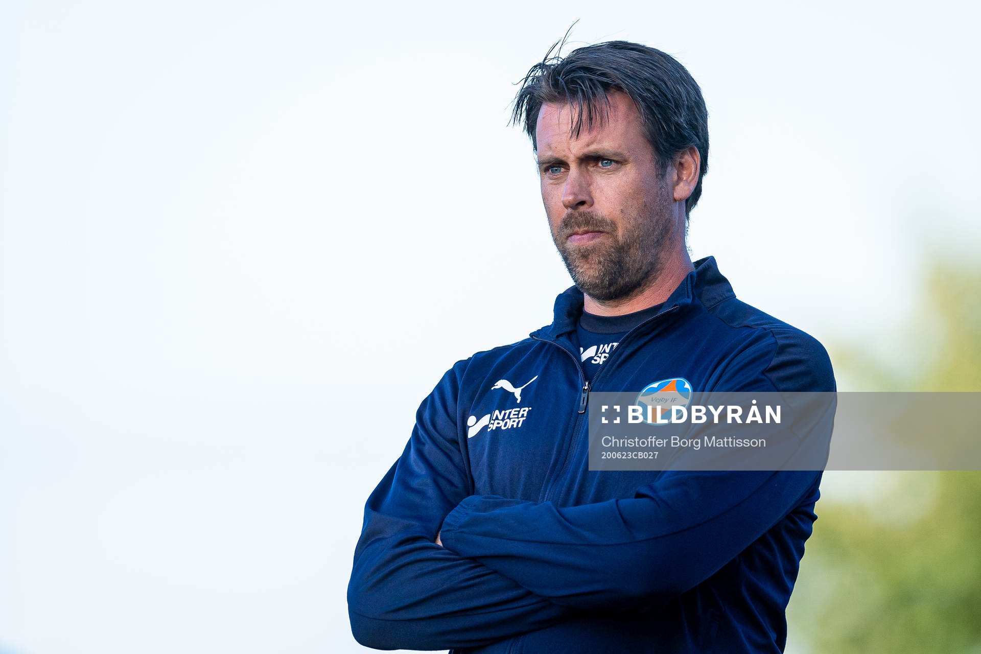 Vejbys assisterande tränare Peter Haarala under fotbollsmatchen i Division 3 Sydvästra Götaland mellan Vejby IF och Klippans Förenade FF den 23 juni 2020 i Vejby.