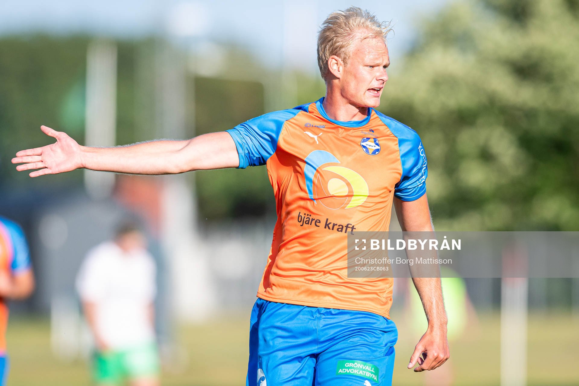 Vejbys Emil Persson reagerar