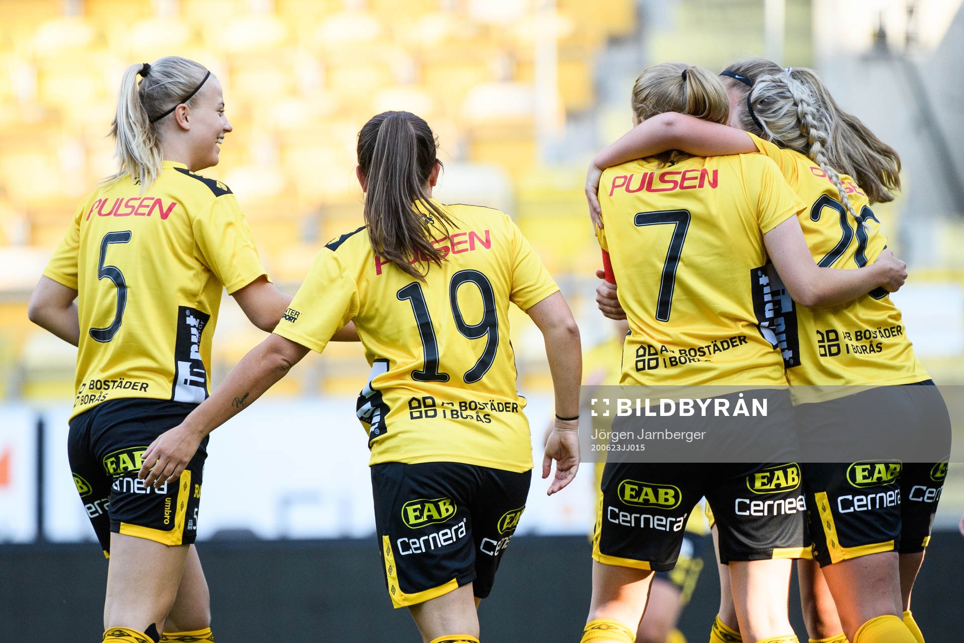 Elfsborgs Gabriella Uddh jublar med lagkamrater