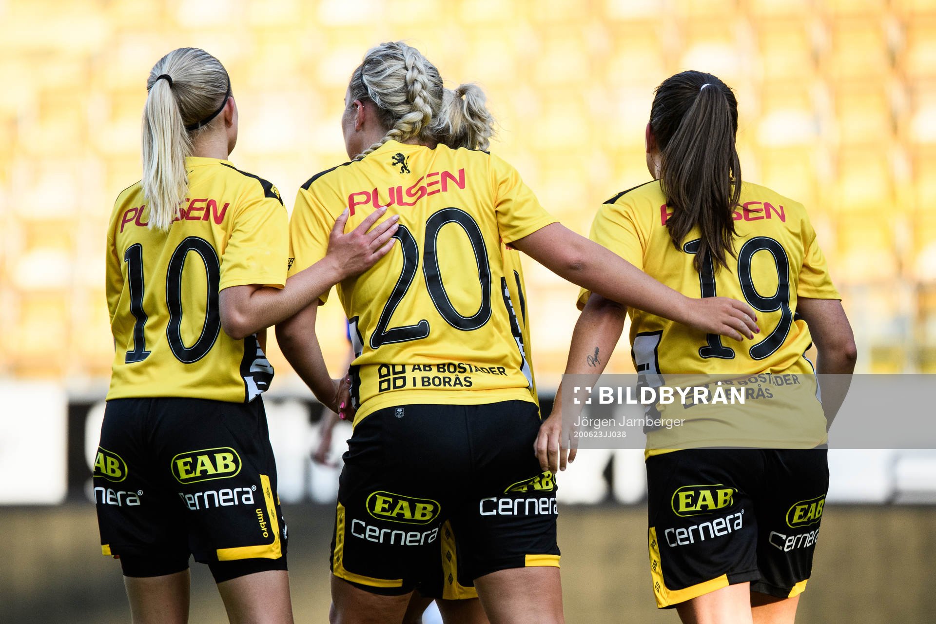 Elfsborgs Ebba Johansson jublar med lagkamrater