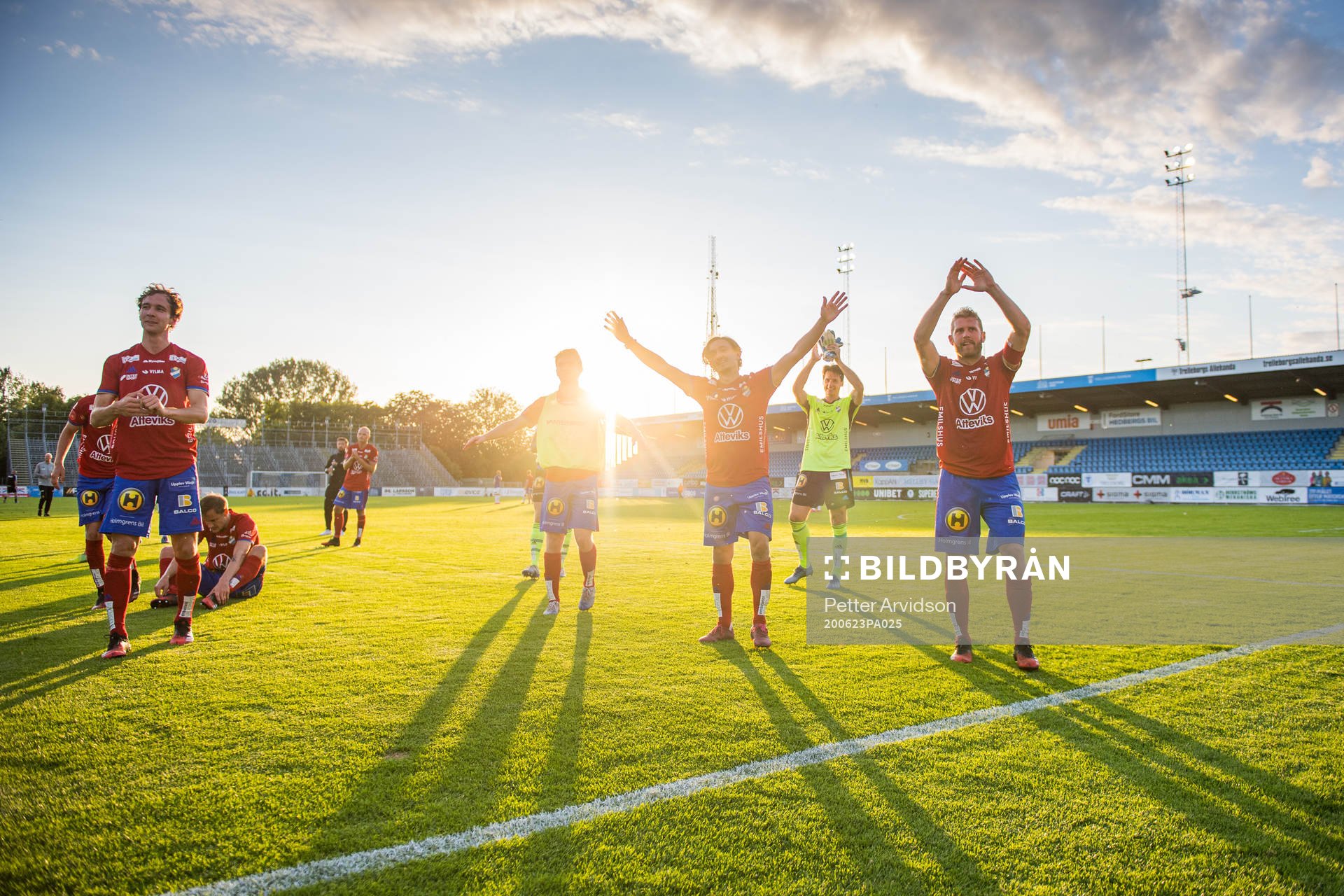 Östers spelare jublar