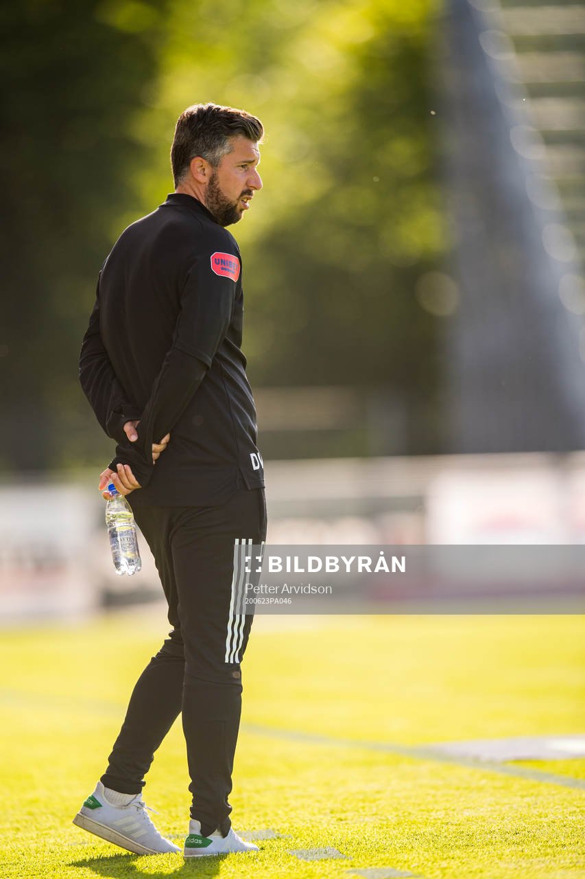 Östers tränare Dennis Velic