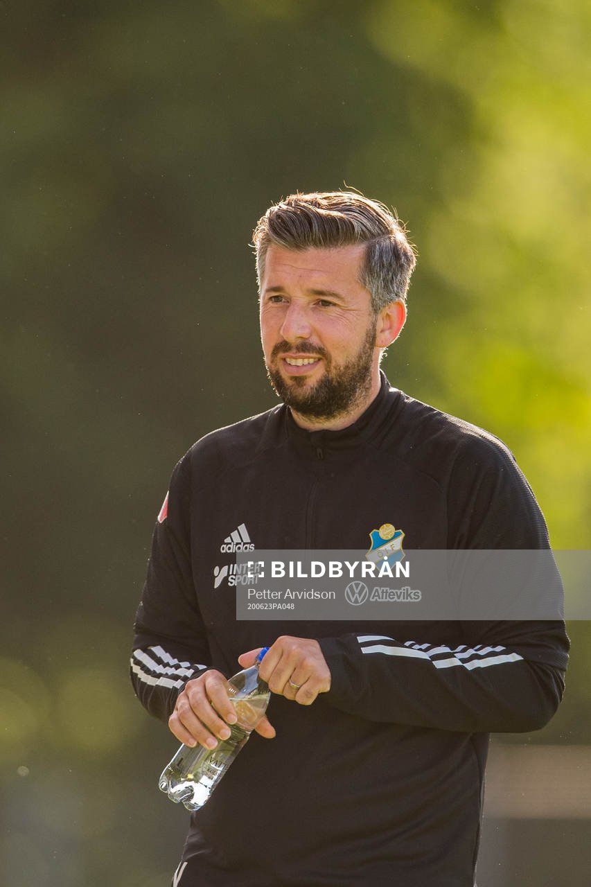 Östers tränare Dennis Velic