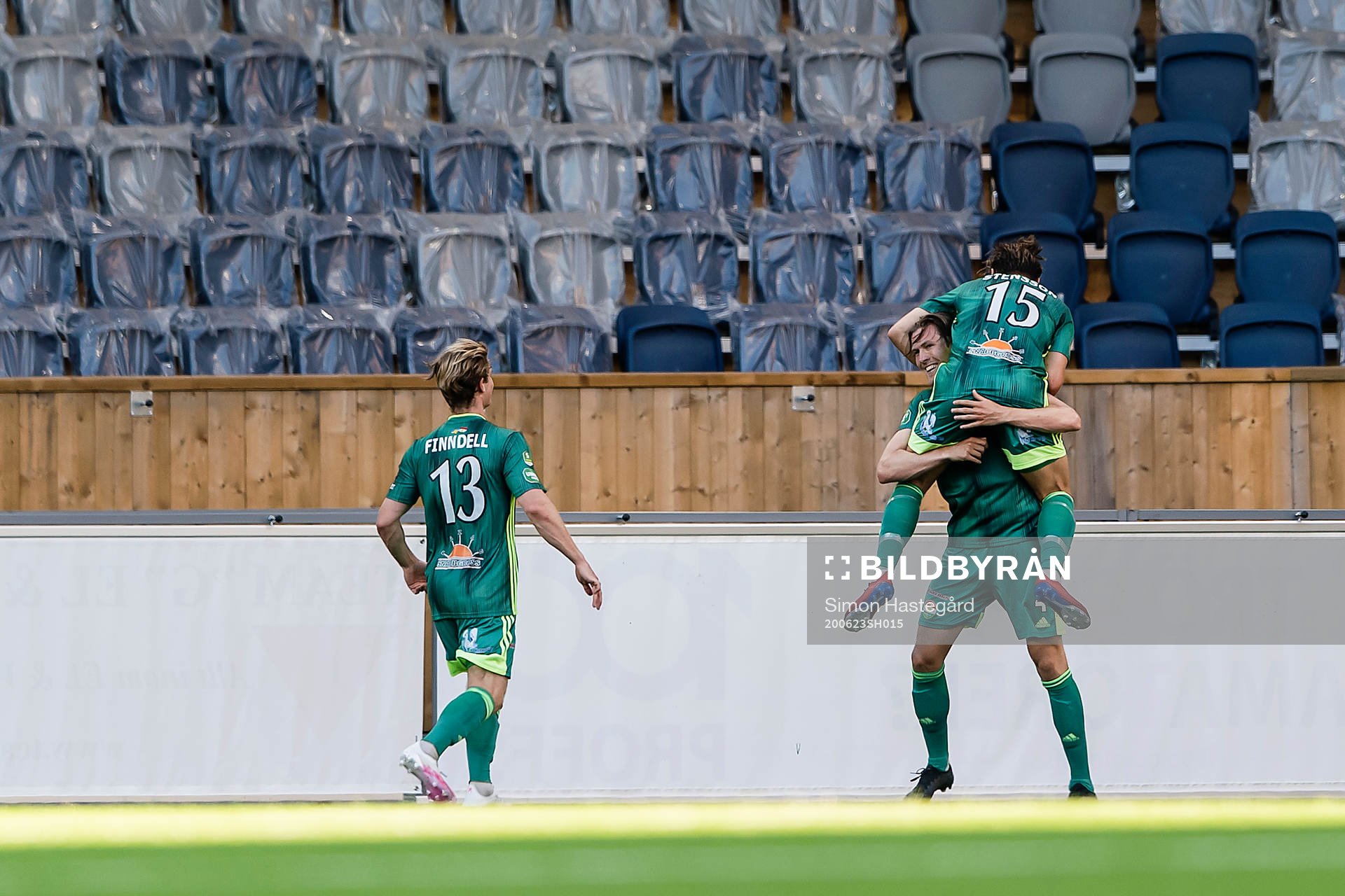 Dalkurds Johan Stenberg gör 2-0 och jublar med Hampus