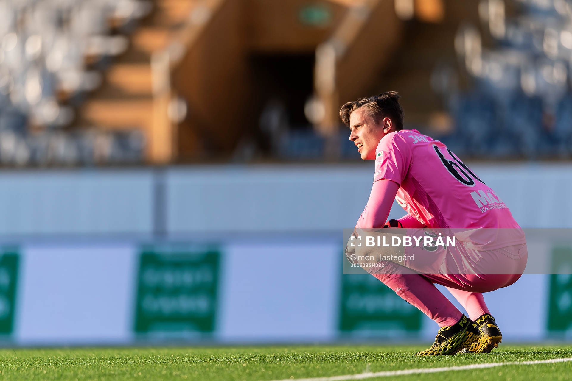 AFC Eskilstunas målvakt Wille Jakobsson deppar