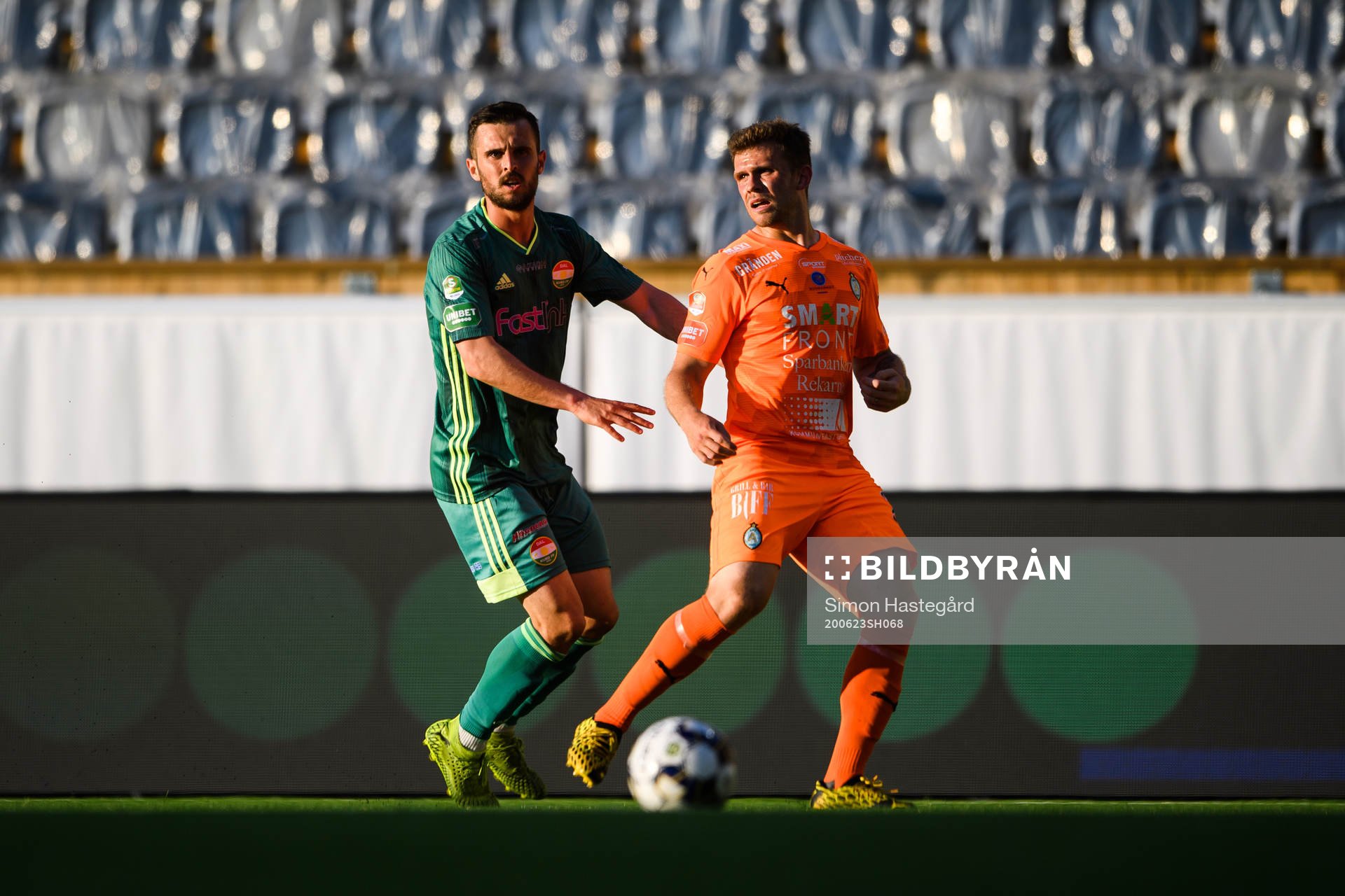 Dalkurds Kadir Hodzic och AFC Eskilstunas Jesper Manns