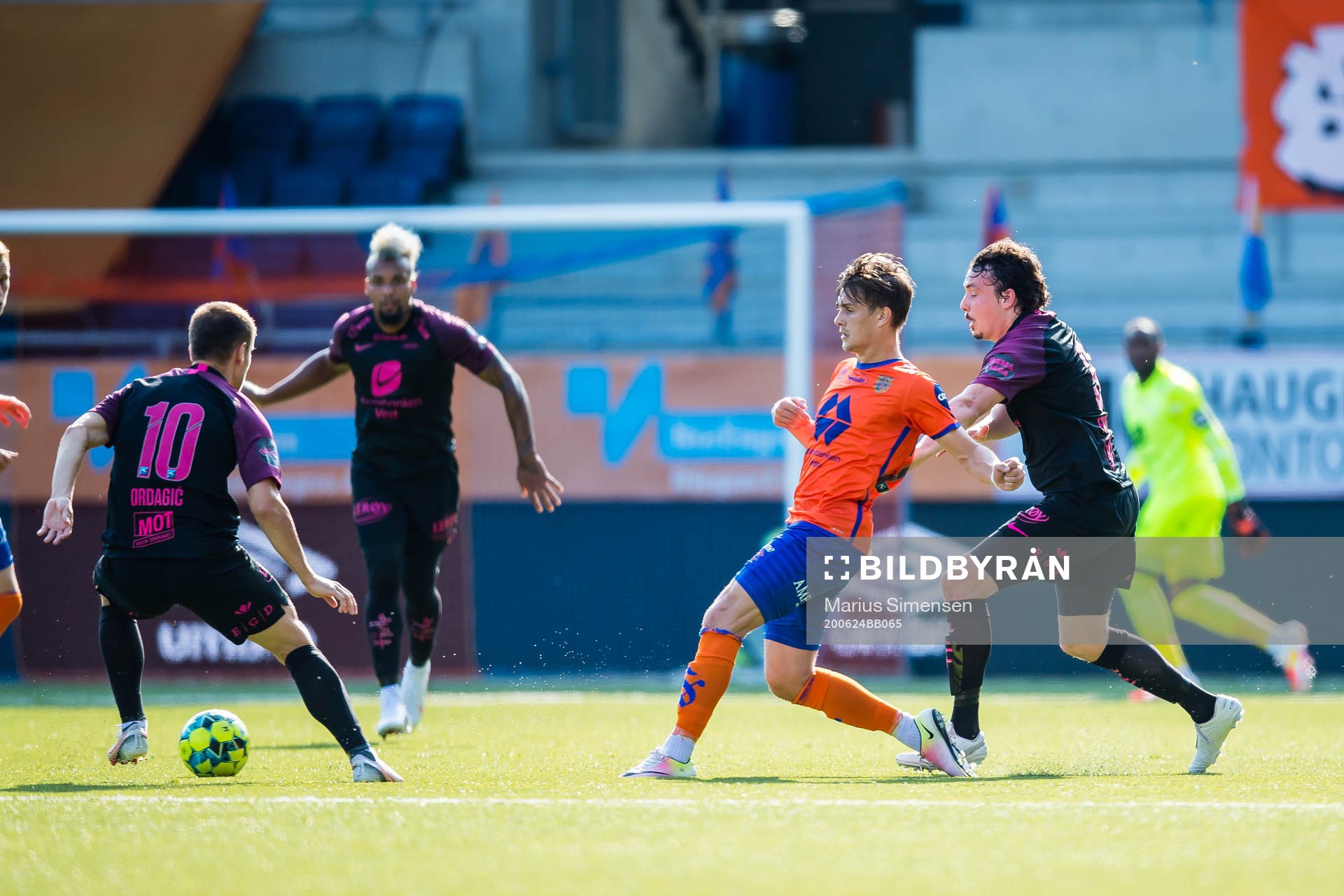 Sigurd Hauso Haugen of Aalesund and Vegard Valgermo Forren