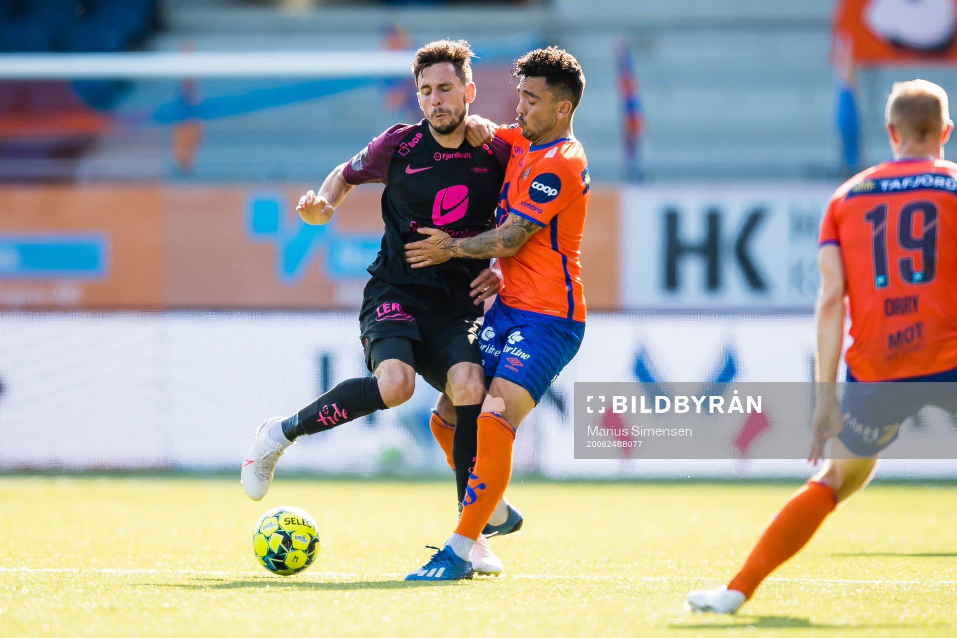 Daniel Alexander Pedersen of Brann and Niklas Fernando
