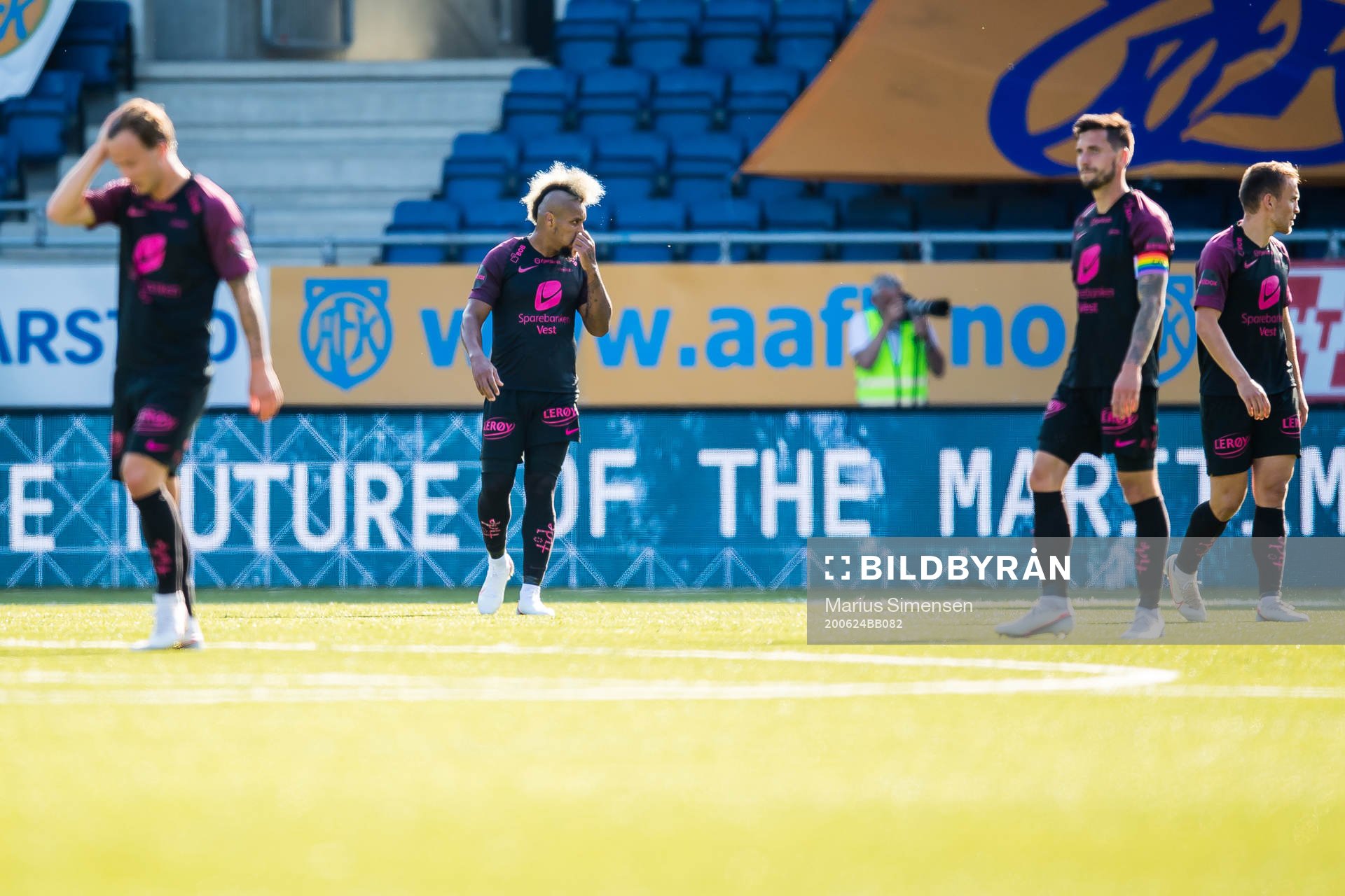 Bismar Gilberto Acosta Evans of Brann looks dejected