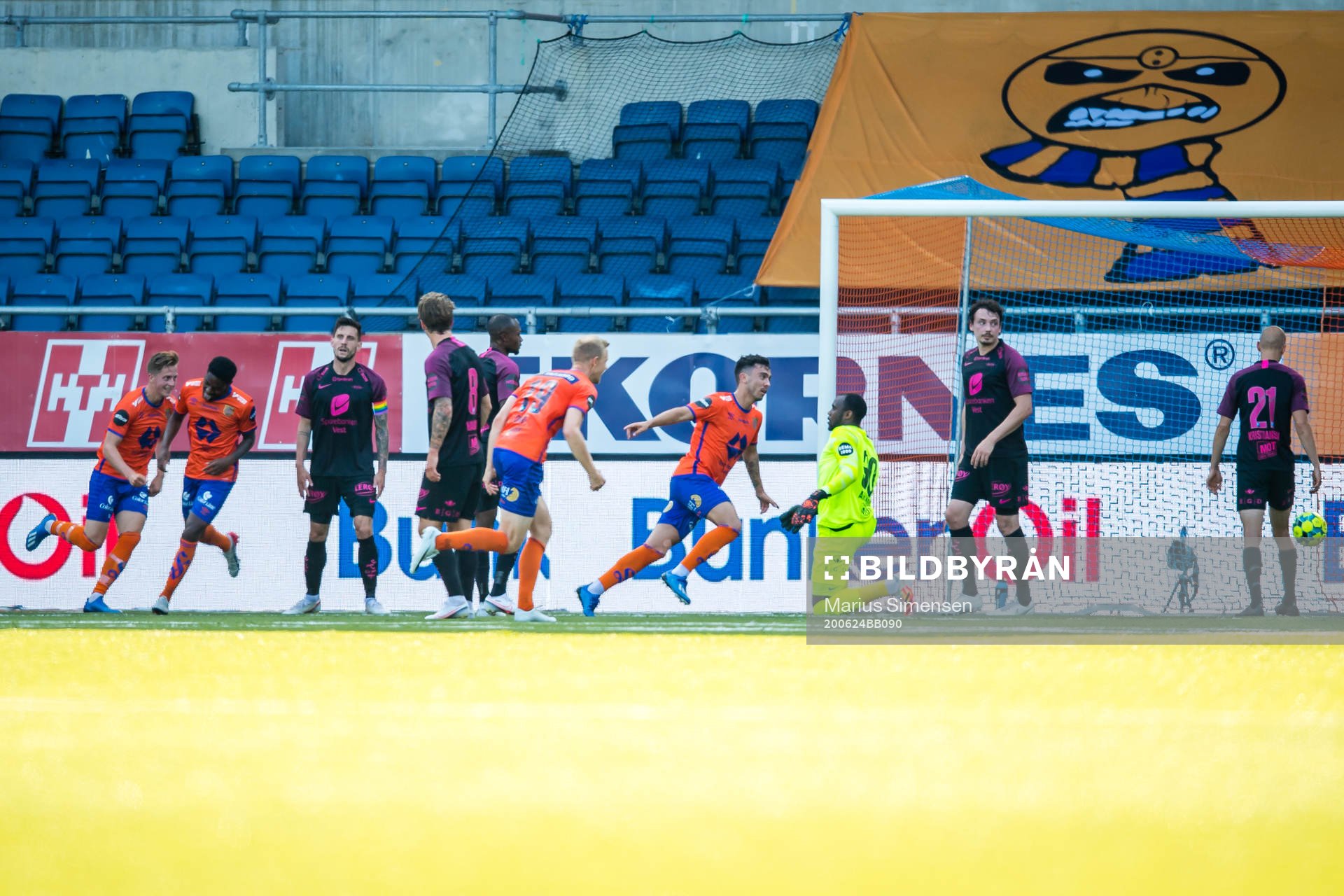Niklas Fernando Nygaard Castro of Aalesund celebrates