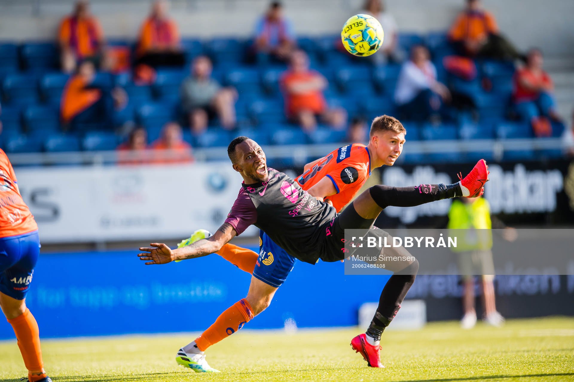 Karamoko Daouda Bamba of Brann and Daniel Leo Gretarsson