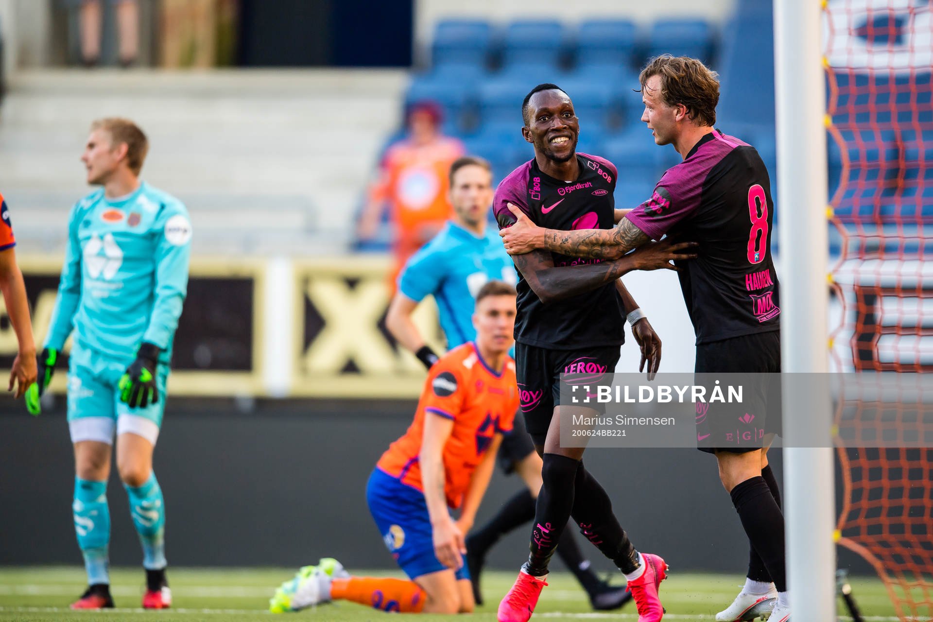 Karamoko Daouda Bamba of Brann celebrates
