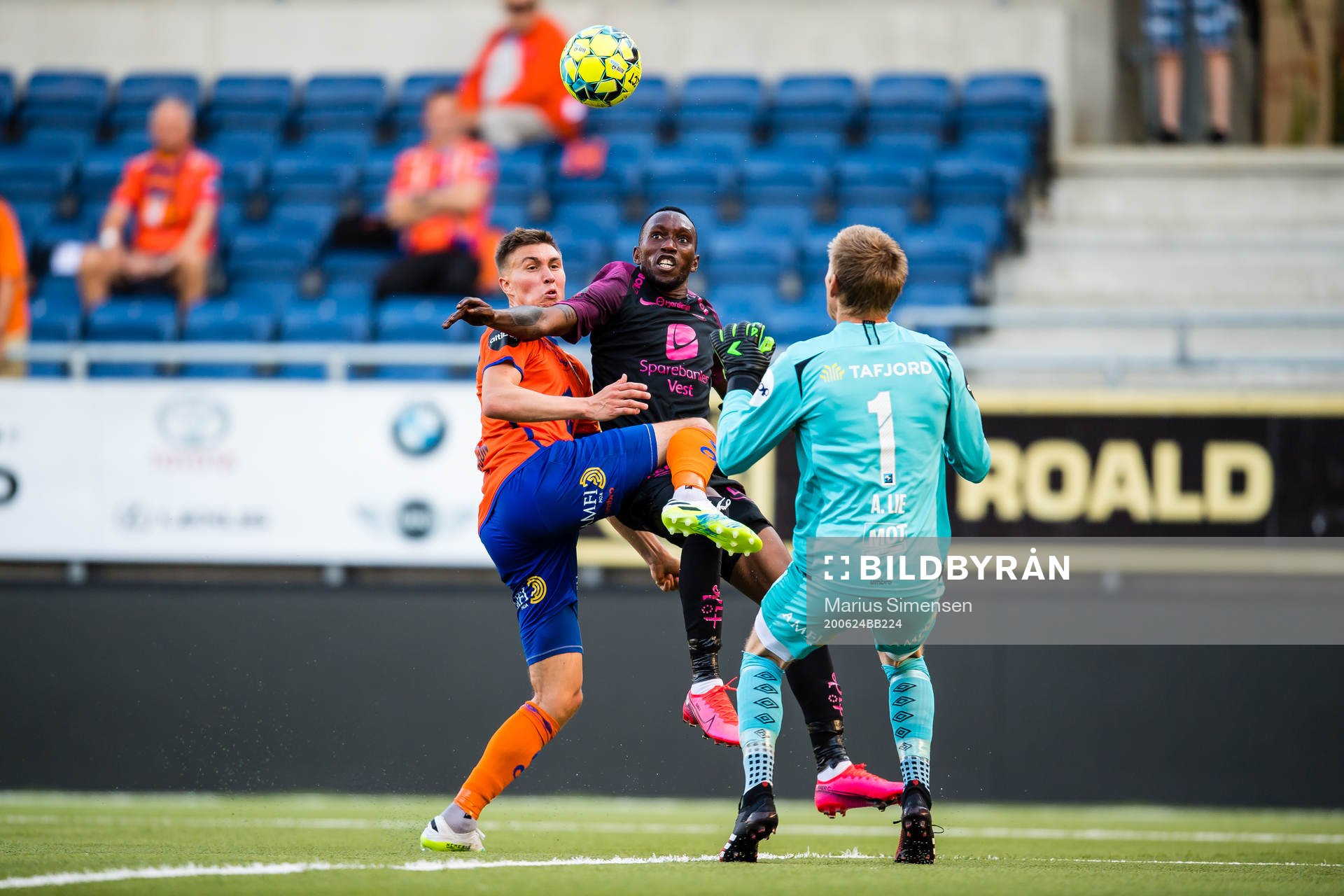 Daniel Leo Gretarsson Schmidt of Aalesund, Karamoko Daouda
