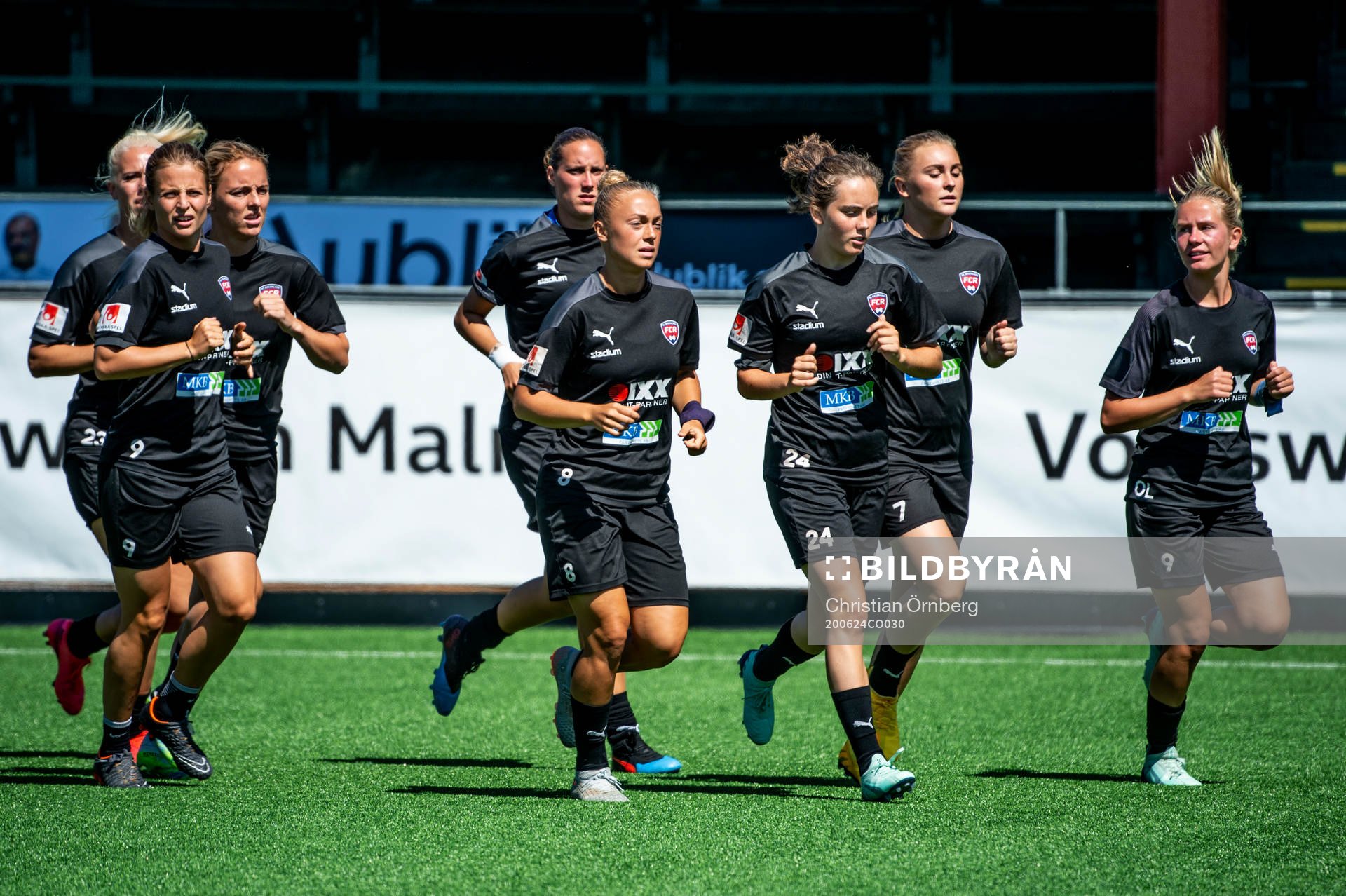 Hanna Bennison och Matilda Kristell i mitten