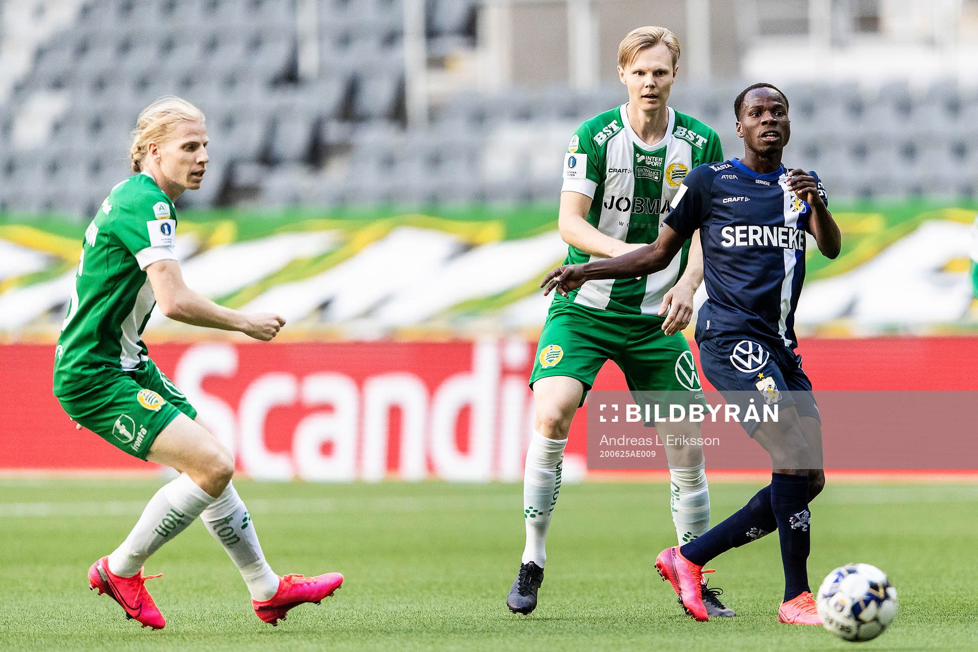 Hammarbys Gustav Ludwigson och Tim Söderström mot IFK