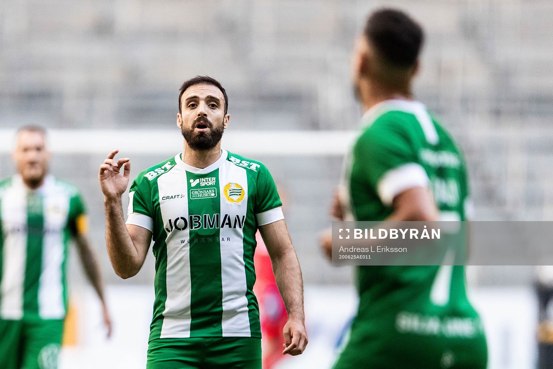 Hammarbys Abdul Khalili i diskussion med Imad Khalili