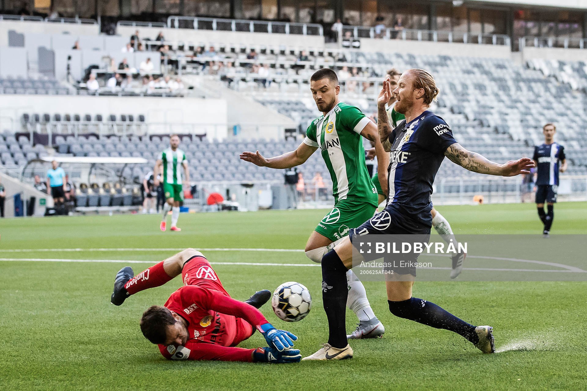 Hammarbys målvakt Davor Blazevic Vladimir Rodic mot IFK