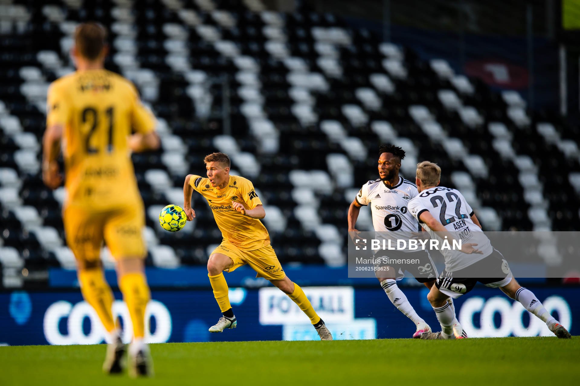 Alfons Sampsted of Bodø/Glimt and Samuel Adeniyi Adegbenro