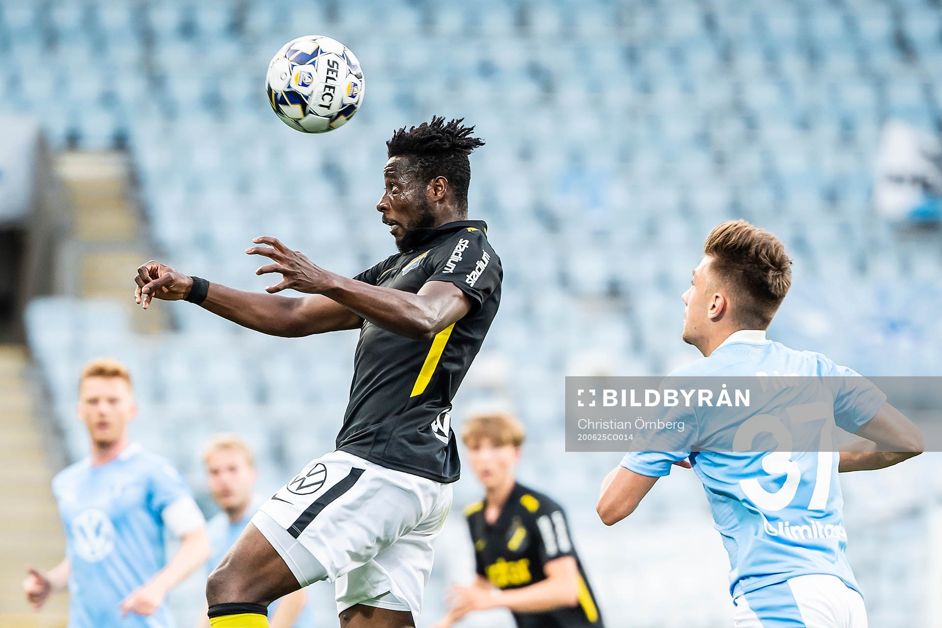 s Ebenezer Ofori och Malmö FFs Tim Prica