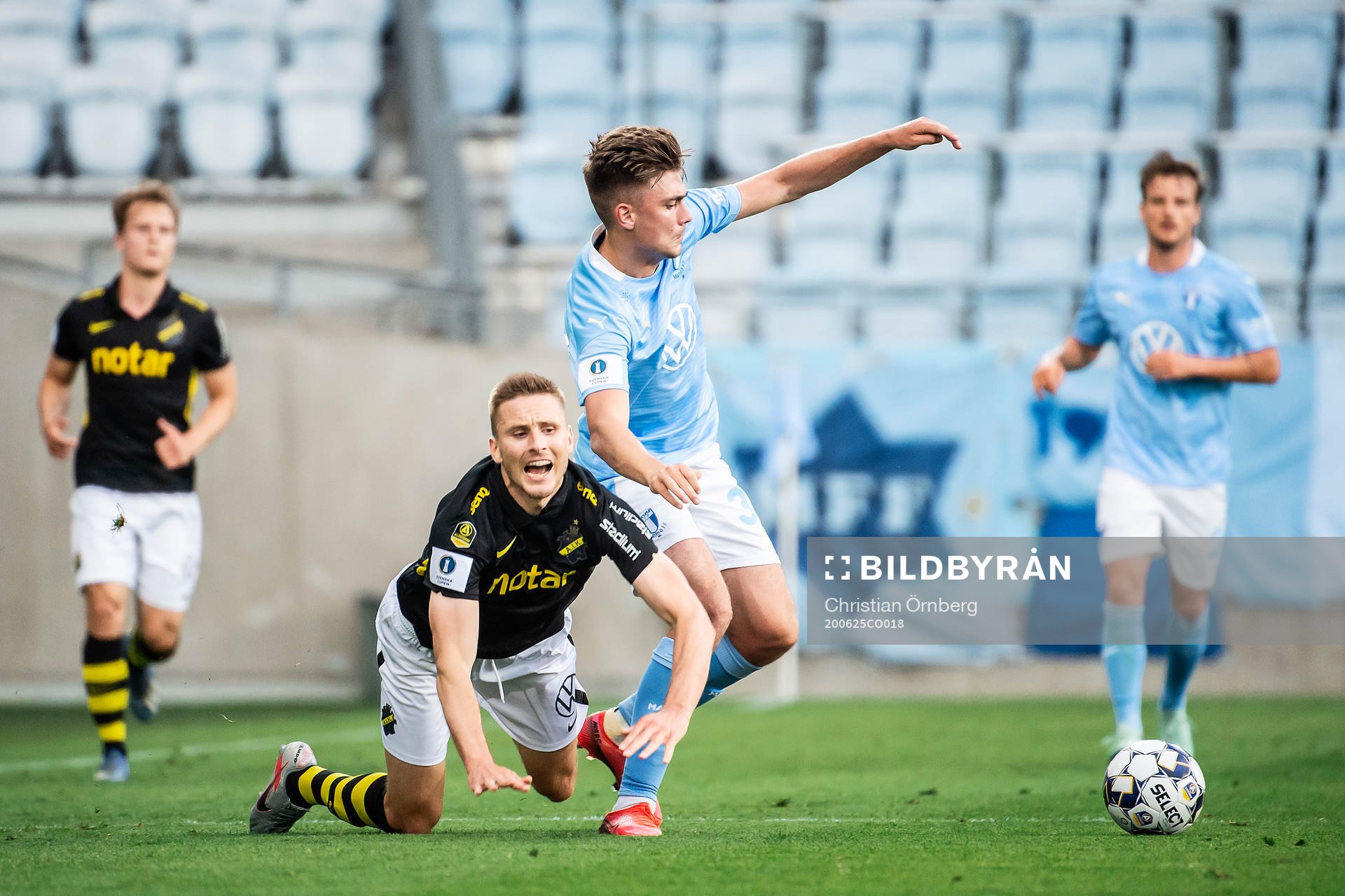 s Karol Mets och Malmö FFs Tim Prica