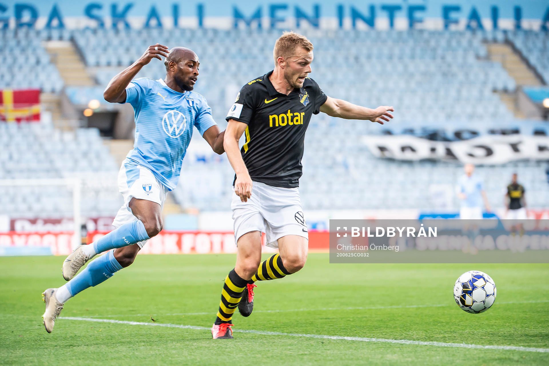 s Sebastian Larsson