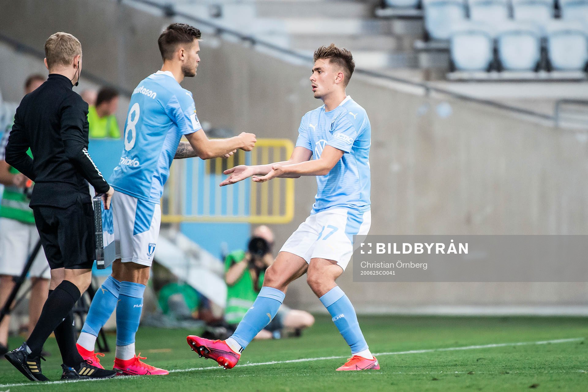 Malmö FFs Tim Prica byts ut och in kommer Arnór Traustason