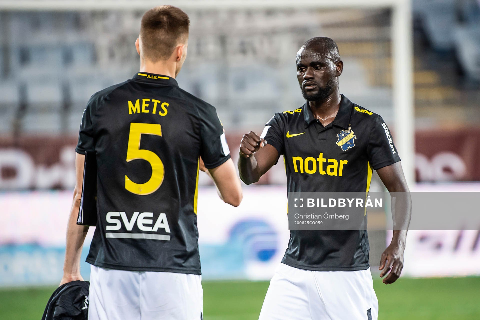 s Karol Mets och Enoch Kofi Adu deppar