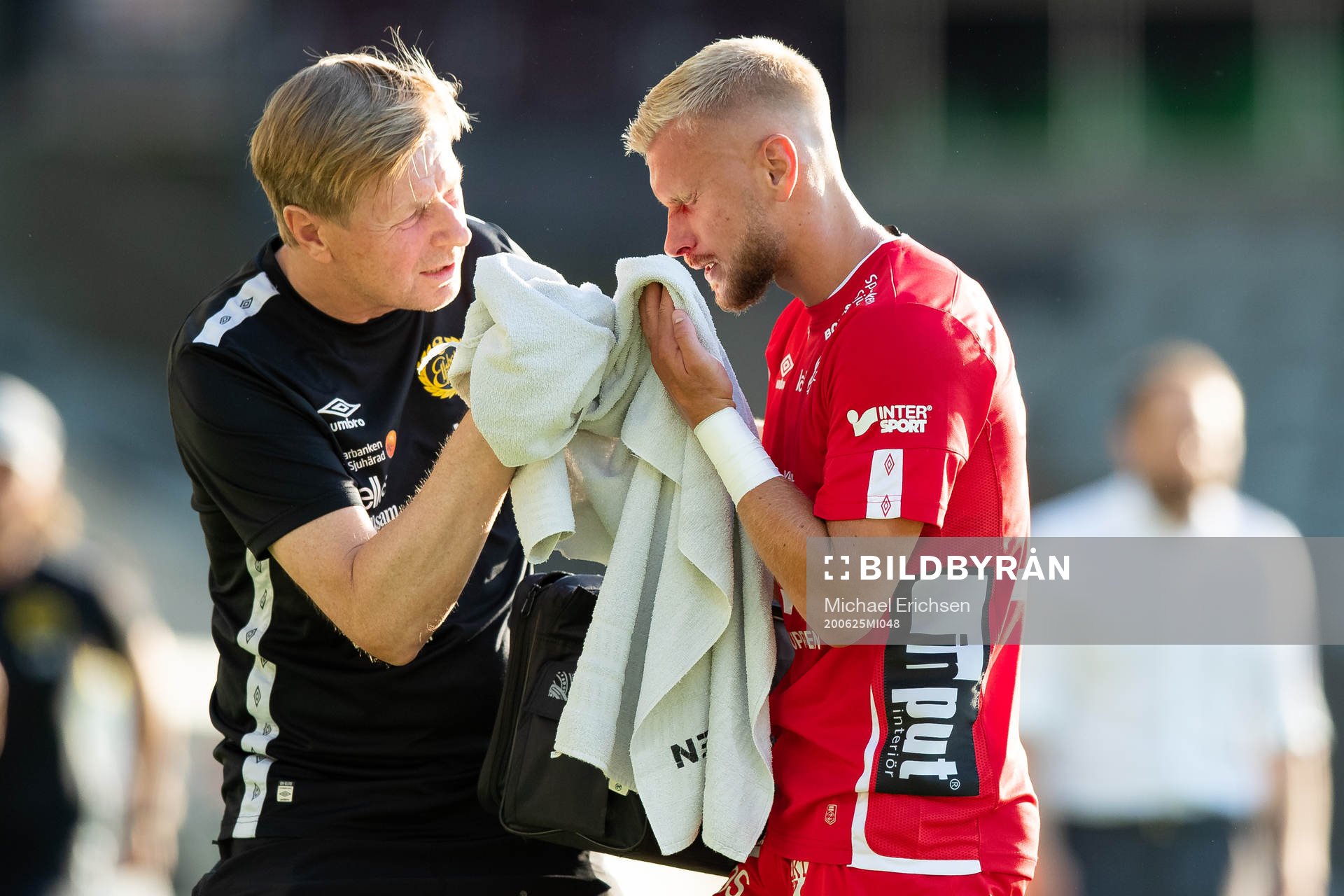 Elfsborgs Simon Strand blöder i ansiktet