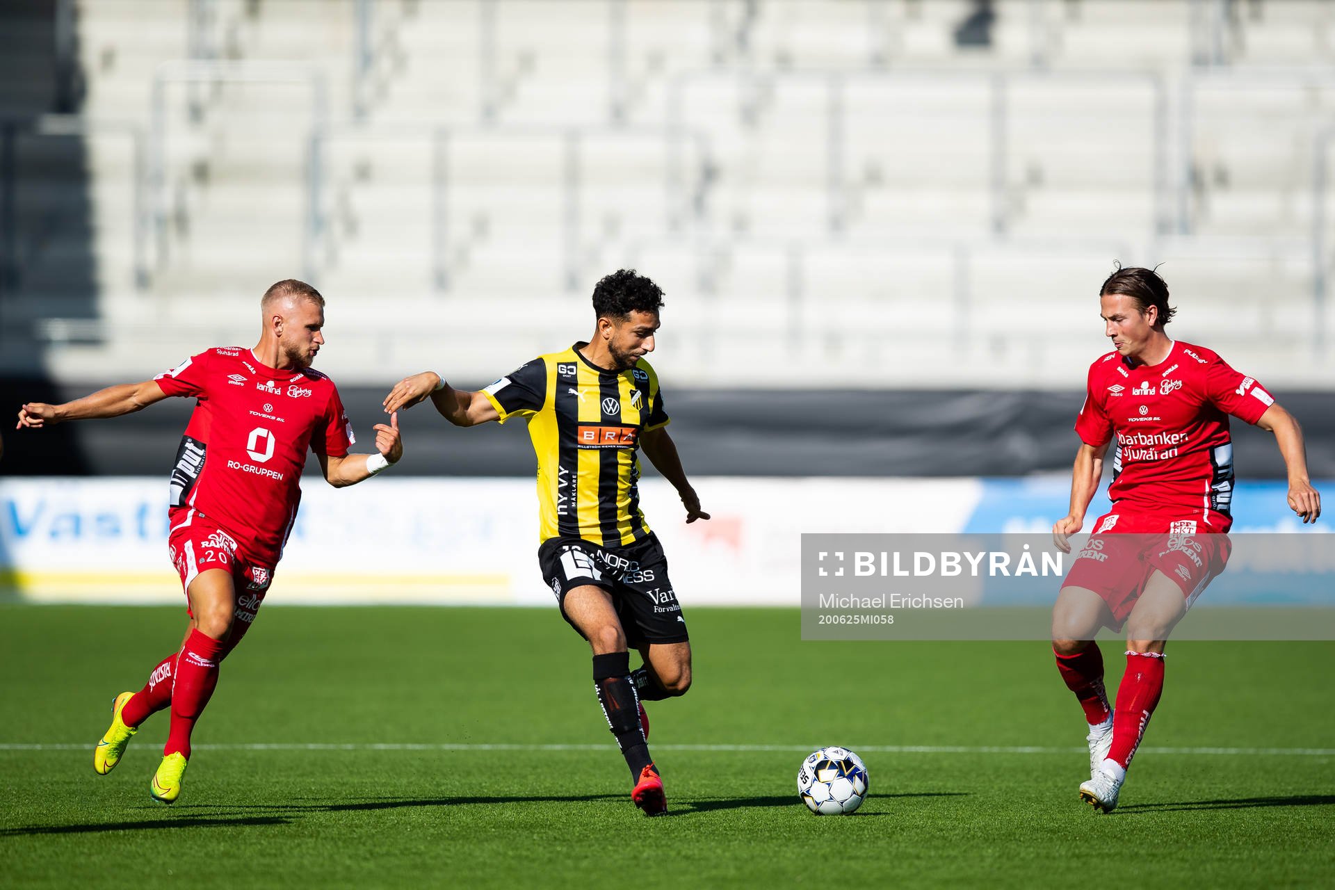 Elfsborgs Simon Strand och Simon Olsson mot Häckens Daleho