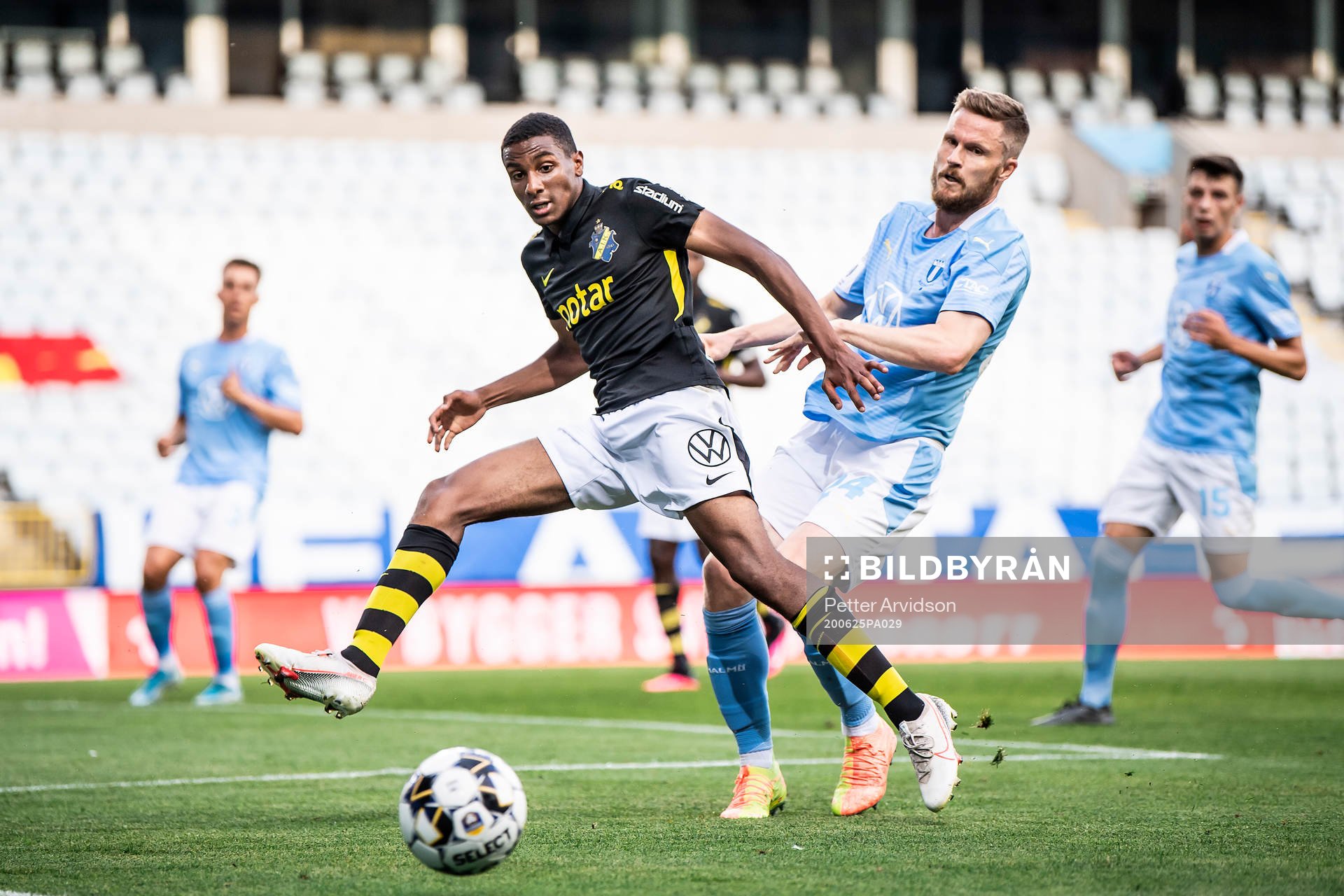 s Paulos Abraham och Malmö FFs Lasse Nielsen