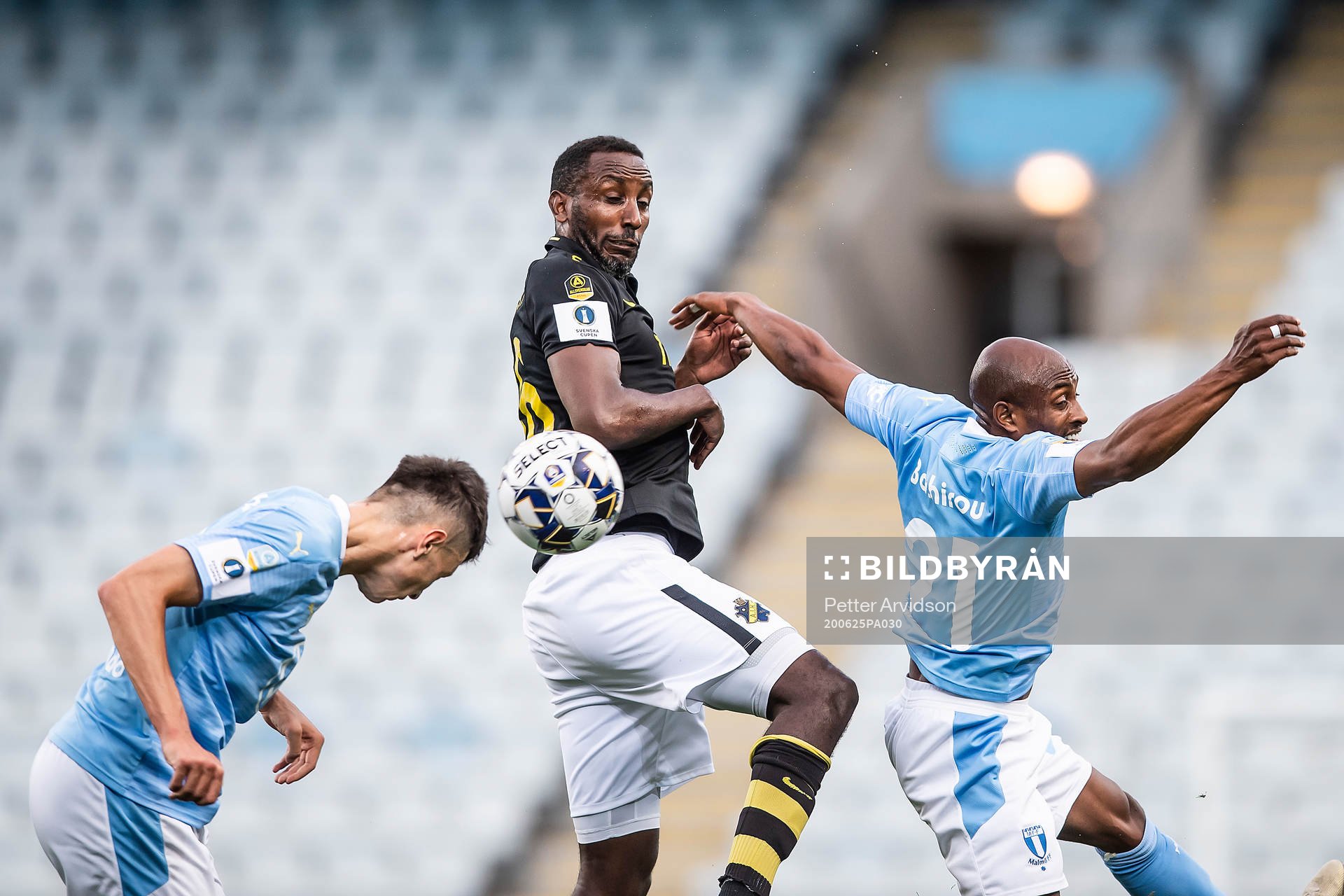 s Henok Goitom mot Malmö FFs Anel Ahmedhodzic och Fouad