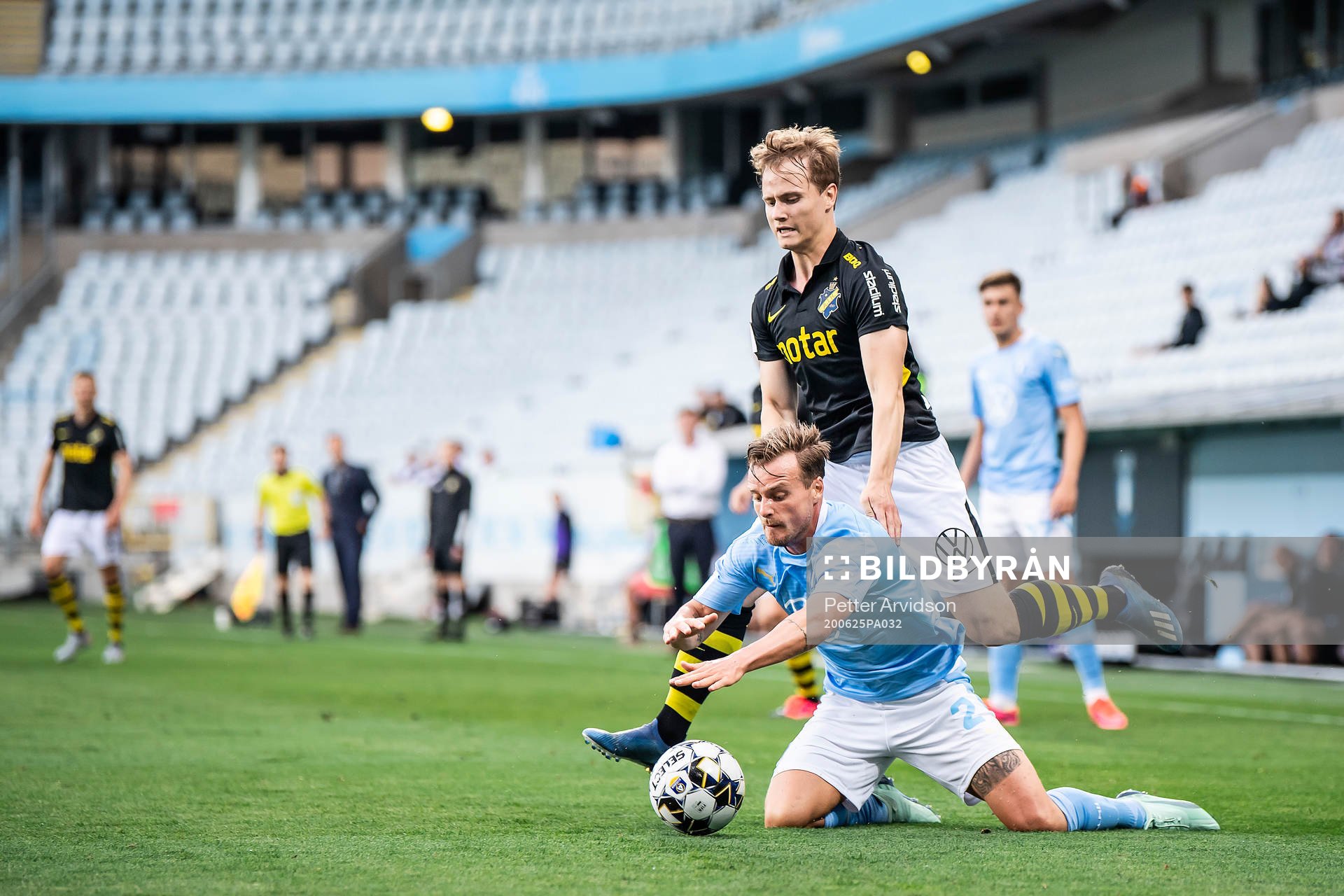 s Saku Ylätupa och Malmö FFs Eric Larsson