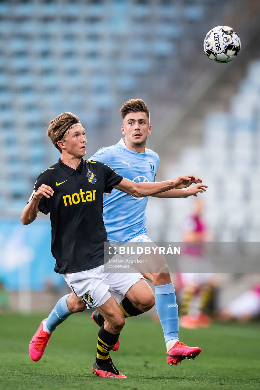 s Tom Strannegård och Malmö FFs Tim Prica