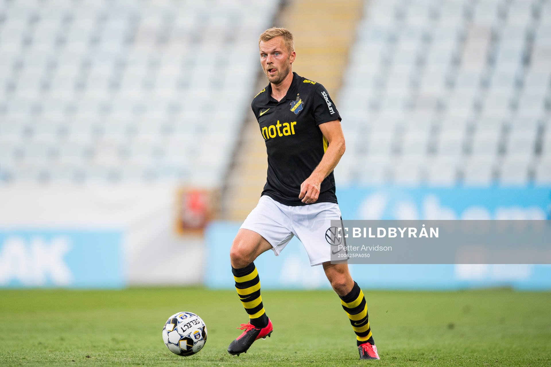 s Sebastian Larsson