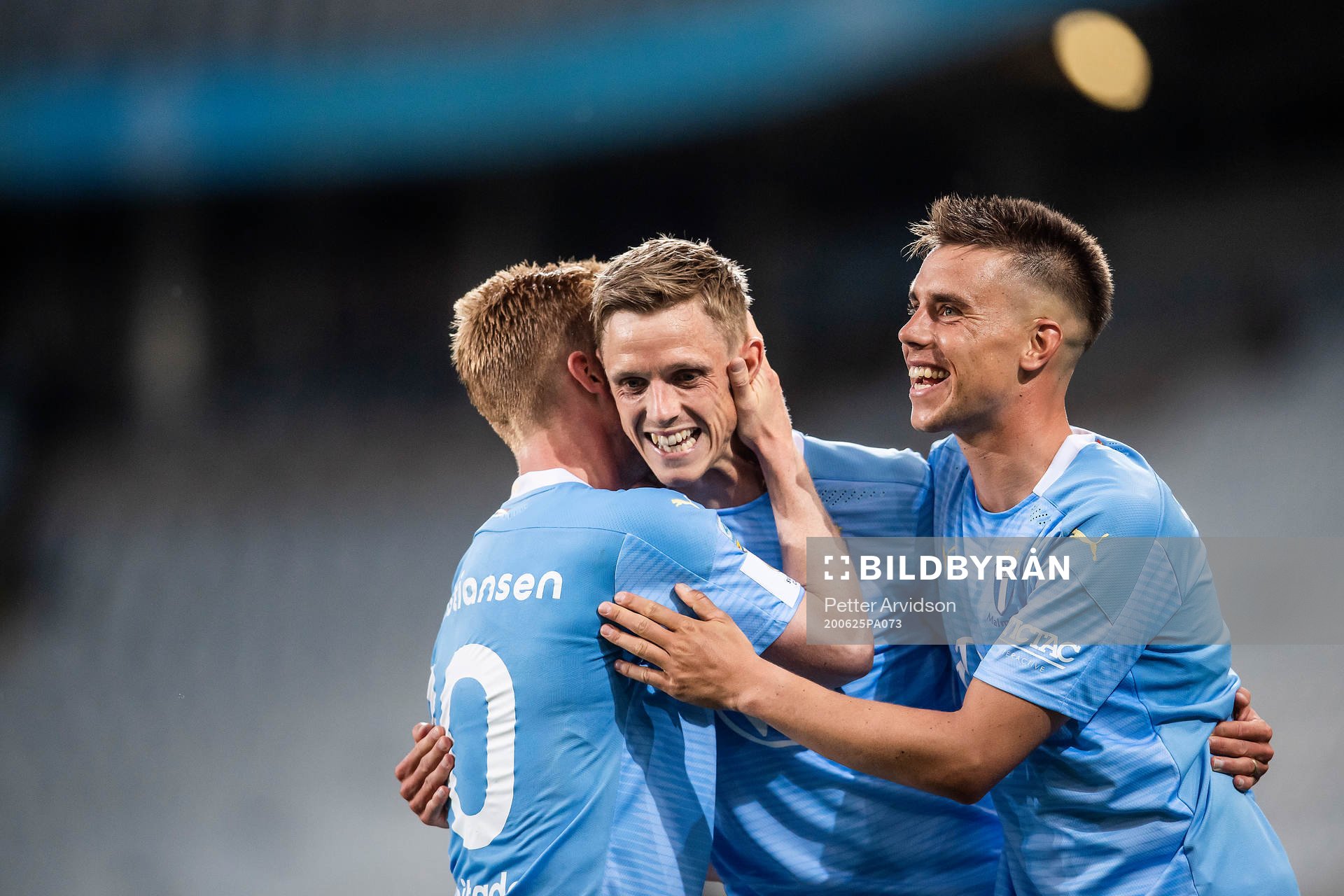 Malmö FFs Sören Rieks jublar med Anders Christiansen och