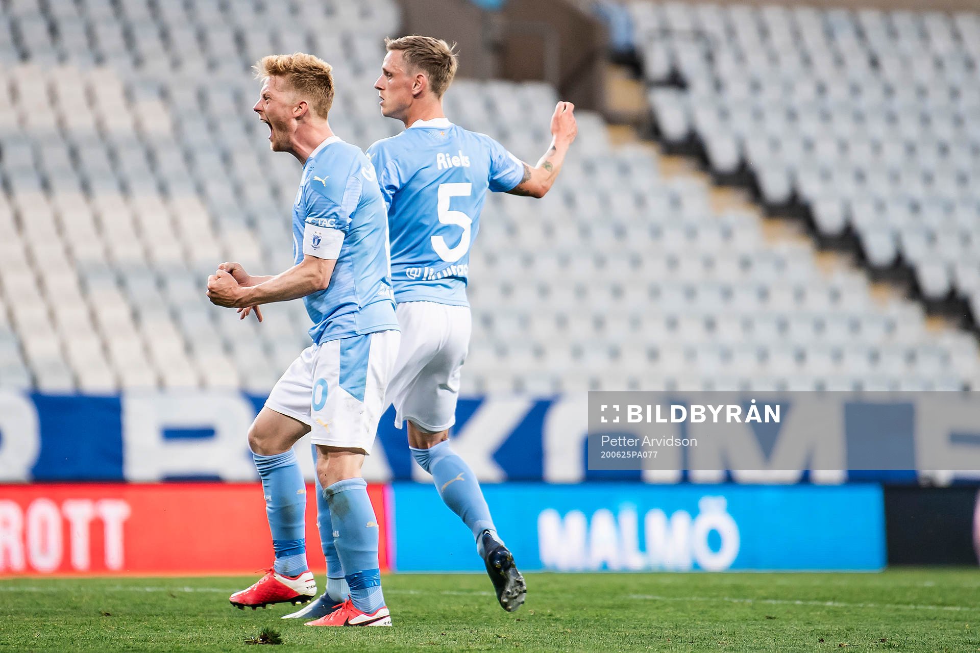 Malmö FFs Anders Christiansen jublar efter att Sören Rieks gjort 3-1 under kvartsfinalen i Svenska Cupen mellan Malmö FF och AIK den 25 juni 2020 i Malmö.