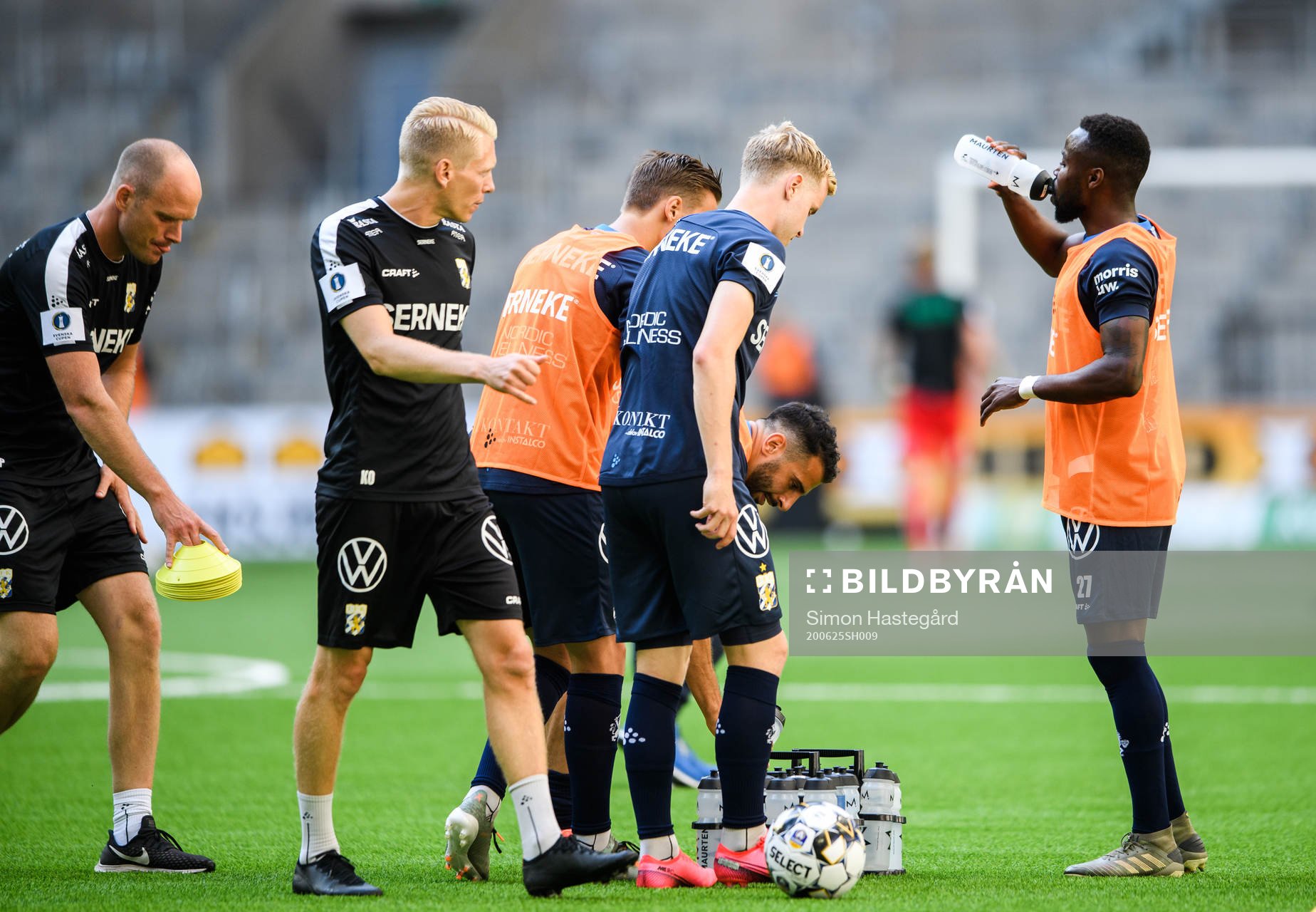 IFK Göteborgs spelare dricker vatten
