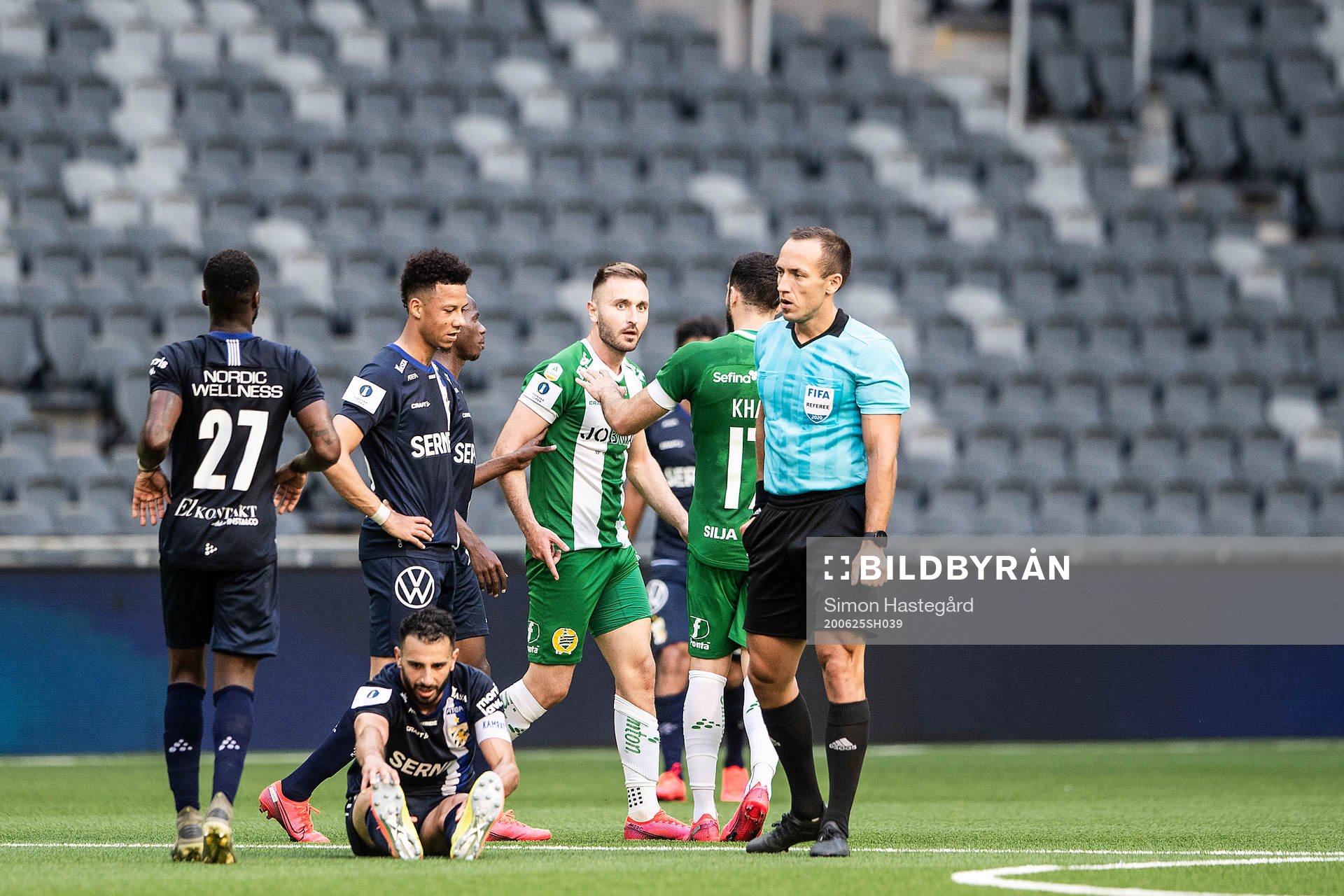 Hammarbys Muamer Tankovic reagerar mot ett domslut av