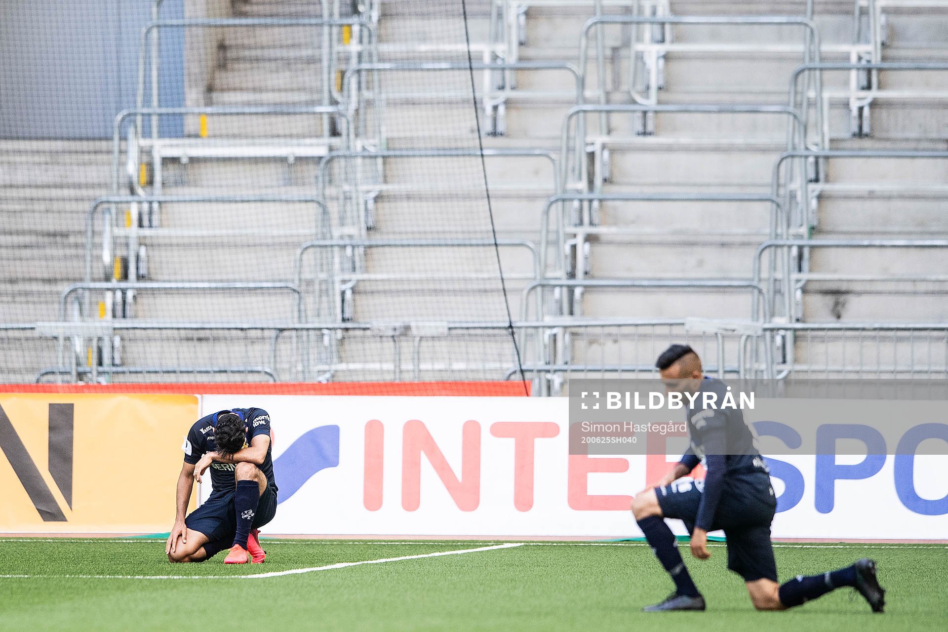 IFK Göteborgs Hosam Aiesh och Sargon Abraham deppar