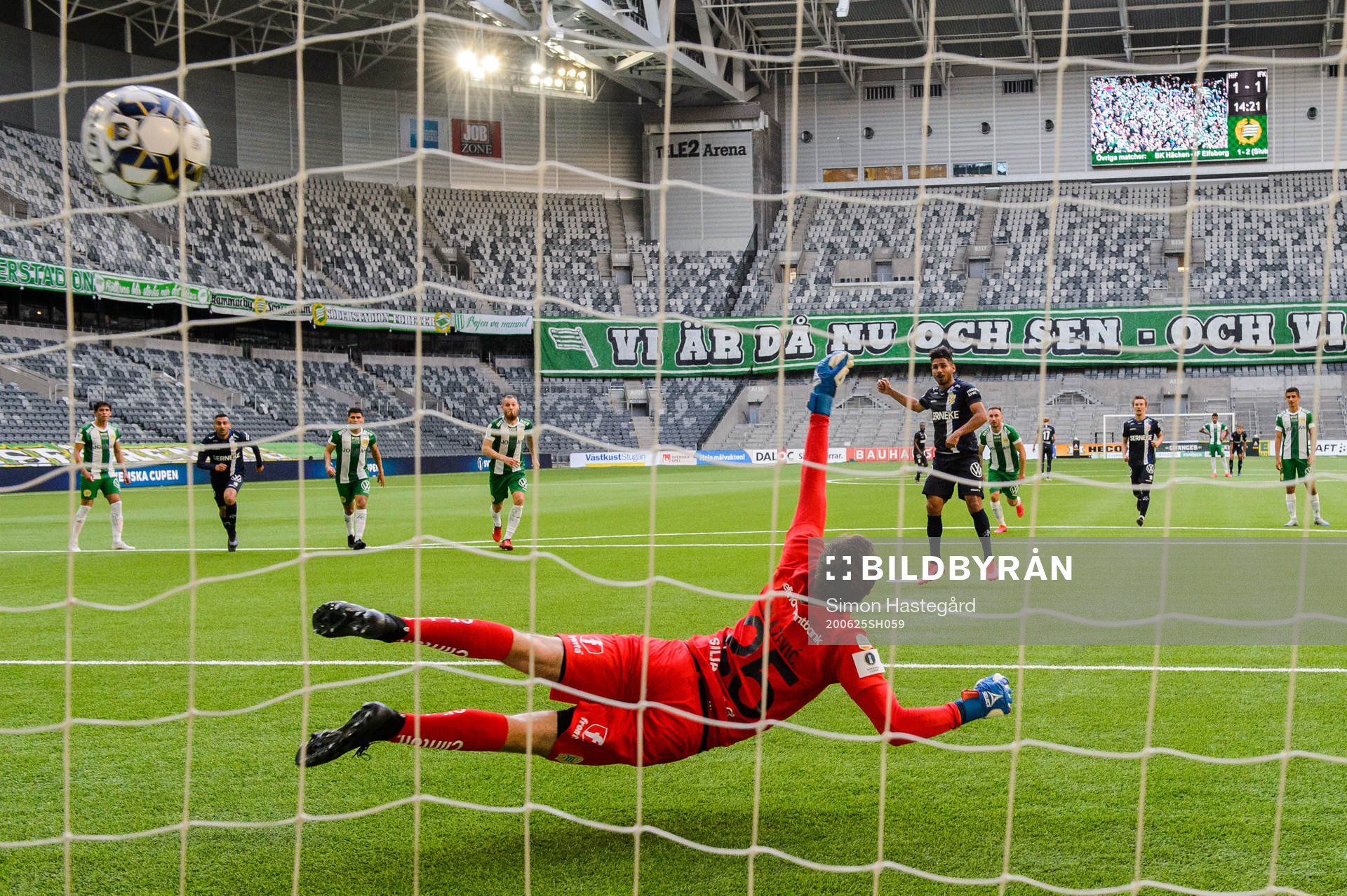 IFK Göteborgs Hosam Aiesh gör 1-2 på straff bakom