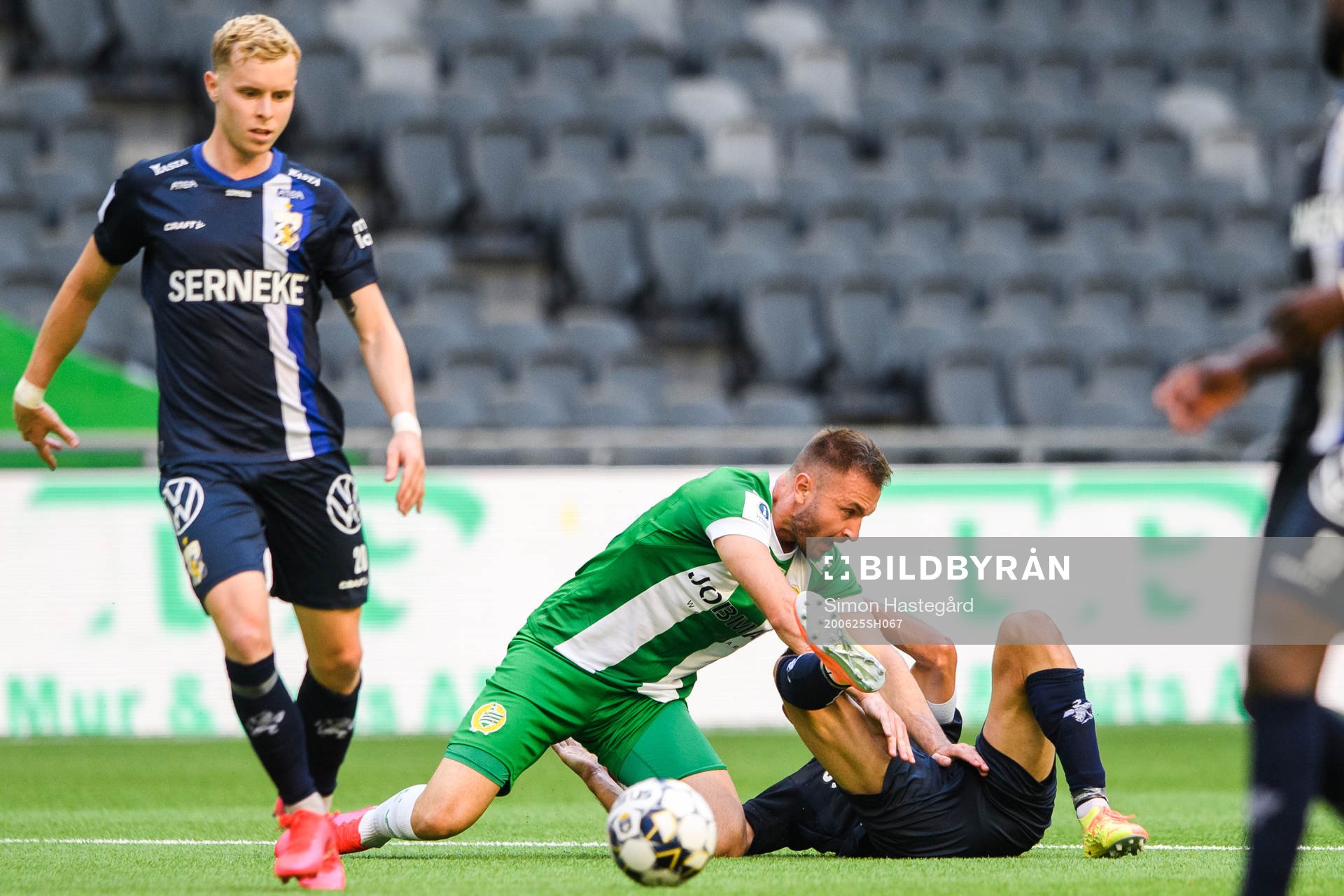 Hammarbys Muamer Tankovic och IFK Göteborgs André Calisir